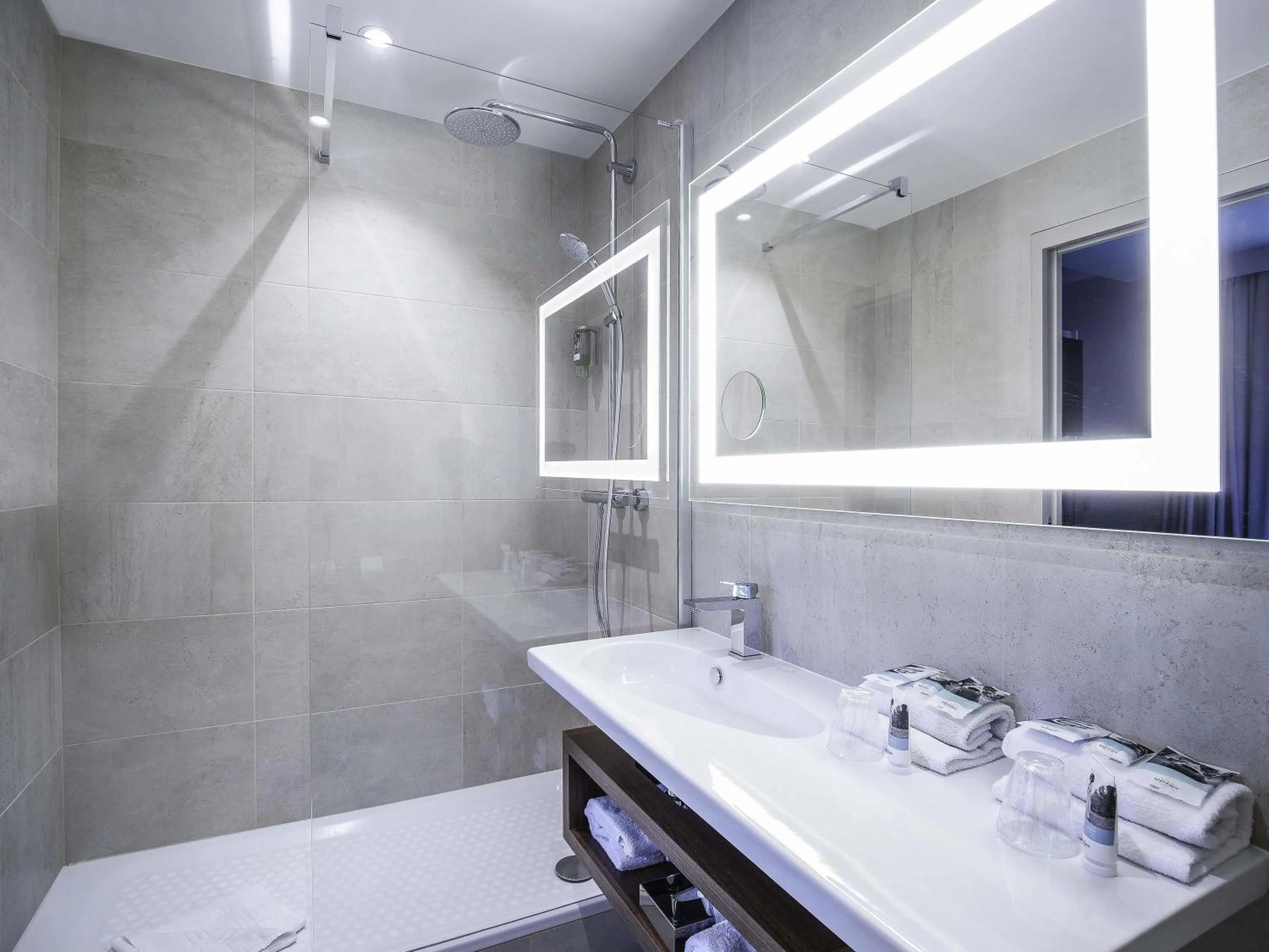 Bedroom in Mercure Rennes Centre Place Bretagne