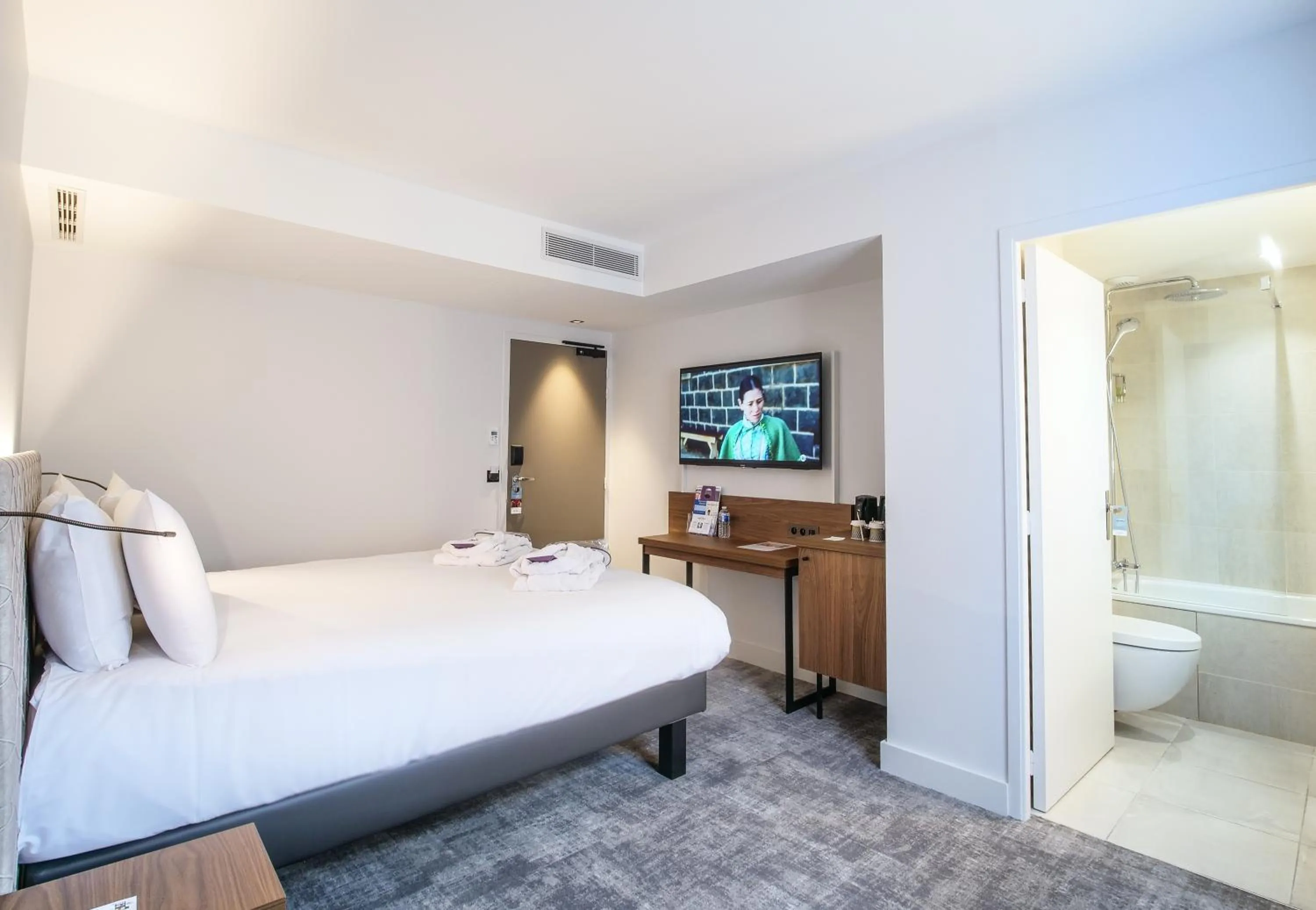 Bed in Mercure Rennes Centre Place Bretagne