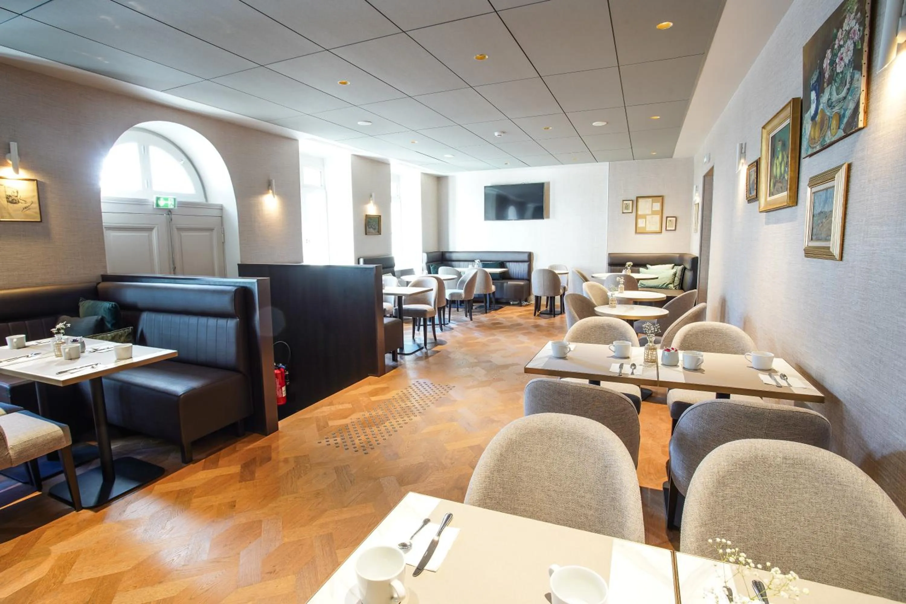 Restaurant/places to eat in Mercure Rennes Centre Place Bretagne