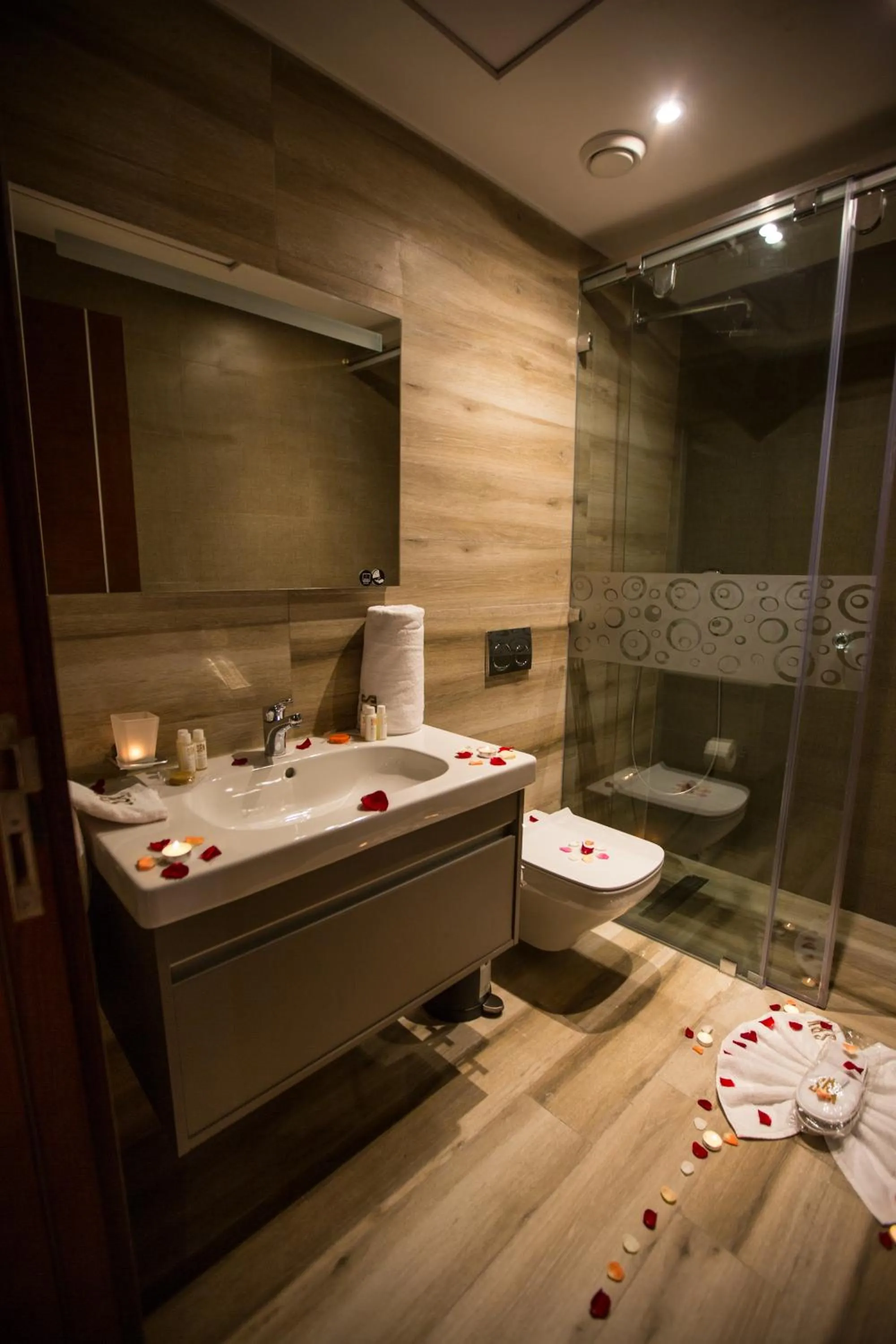 Shower in SBN Suite Hôtel