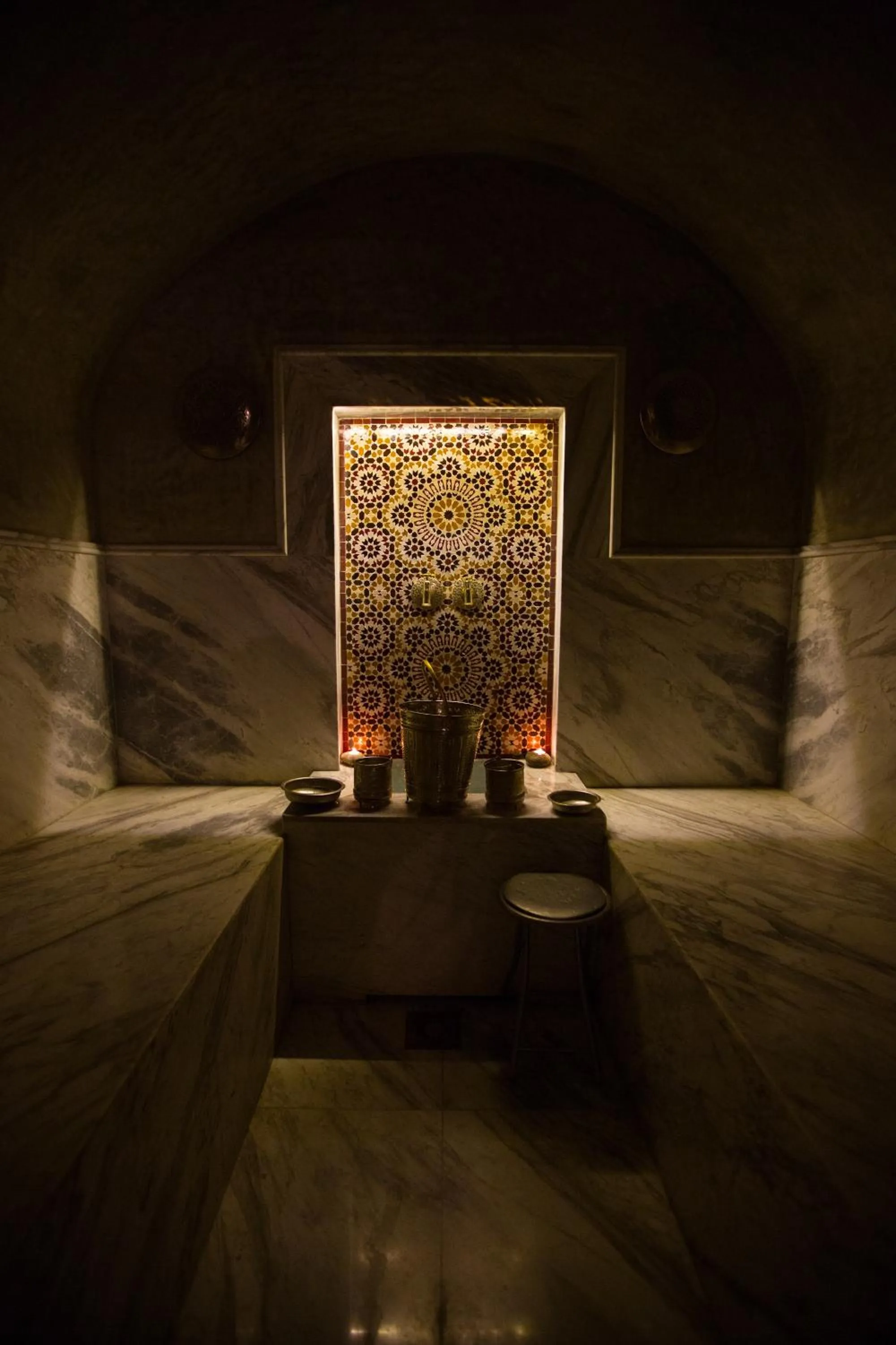 Steam room in SBN Suite Hôtel