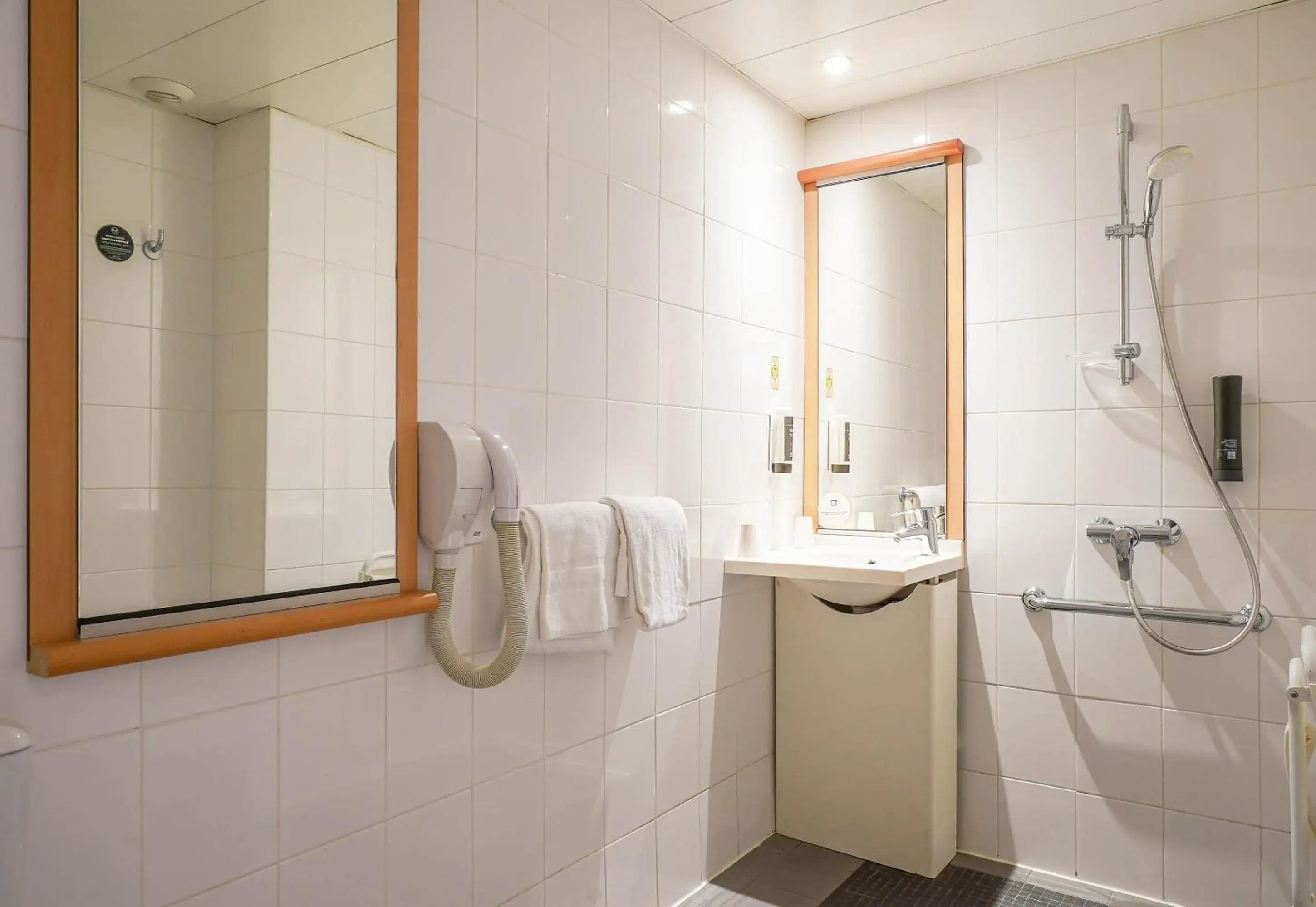 Double Room - Disability Access in B&B HOTEL Marseille Centre Vieux Port Double Room - Disability Access in B&B HOTEL Marseille Centre Vieux Port