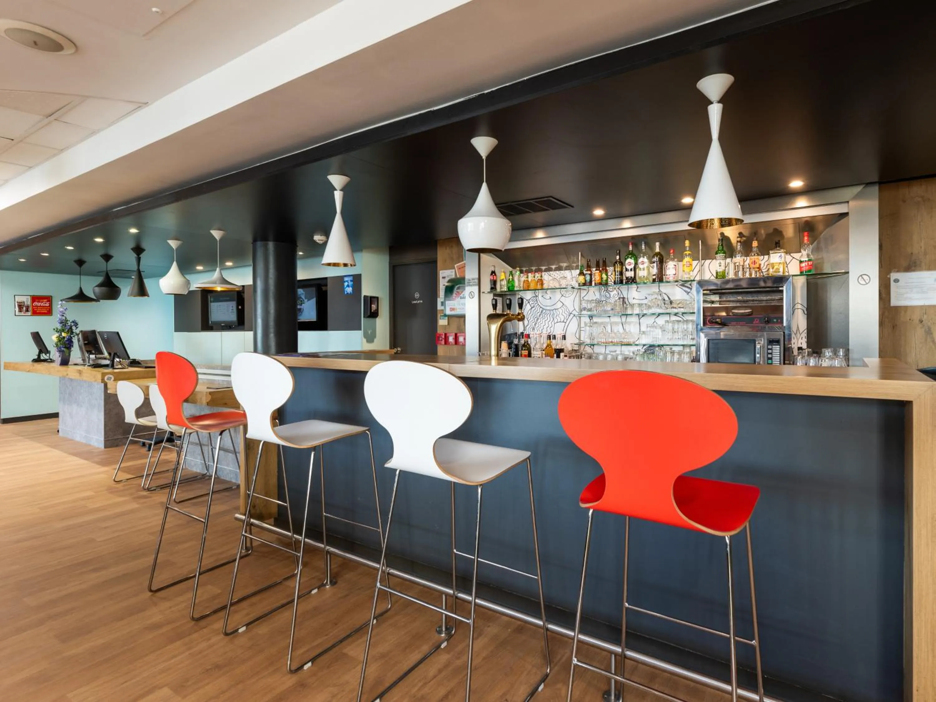 Lounge or bar in B&B HOTEL Lyon Eurexpo Bron