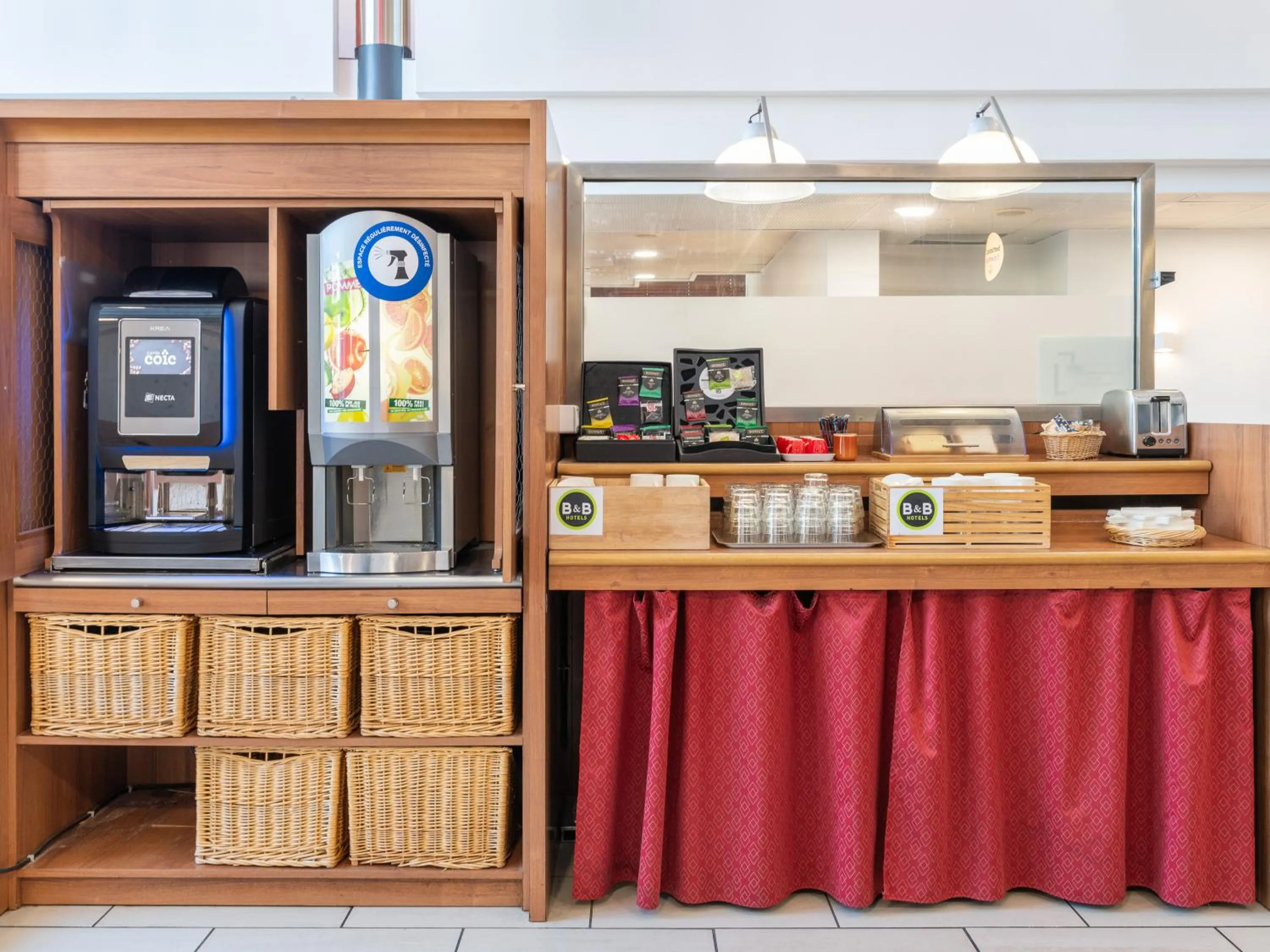 Breakfast in B&B HOTEL Lyon Eurexpo Bron