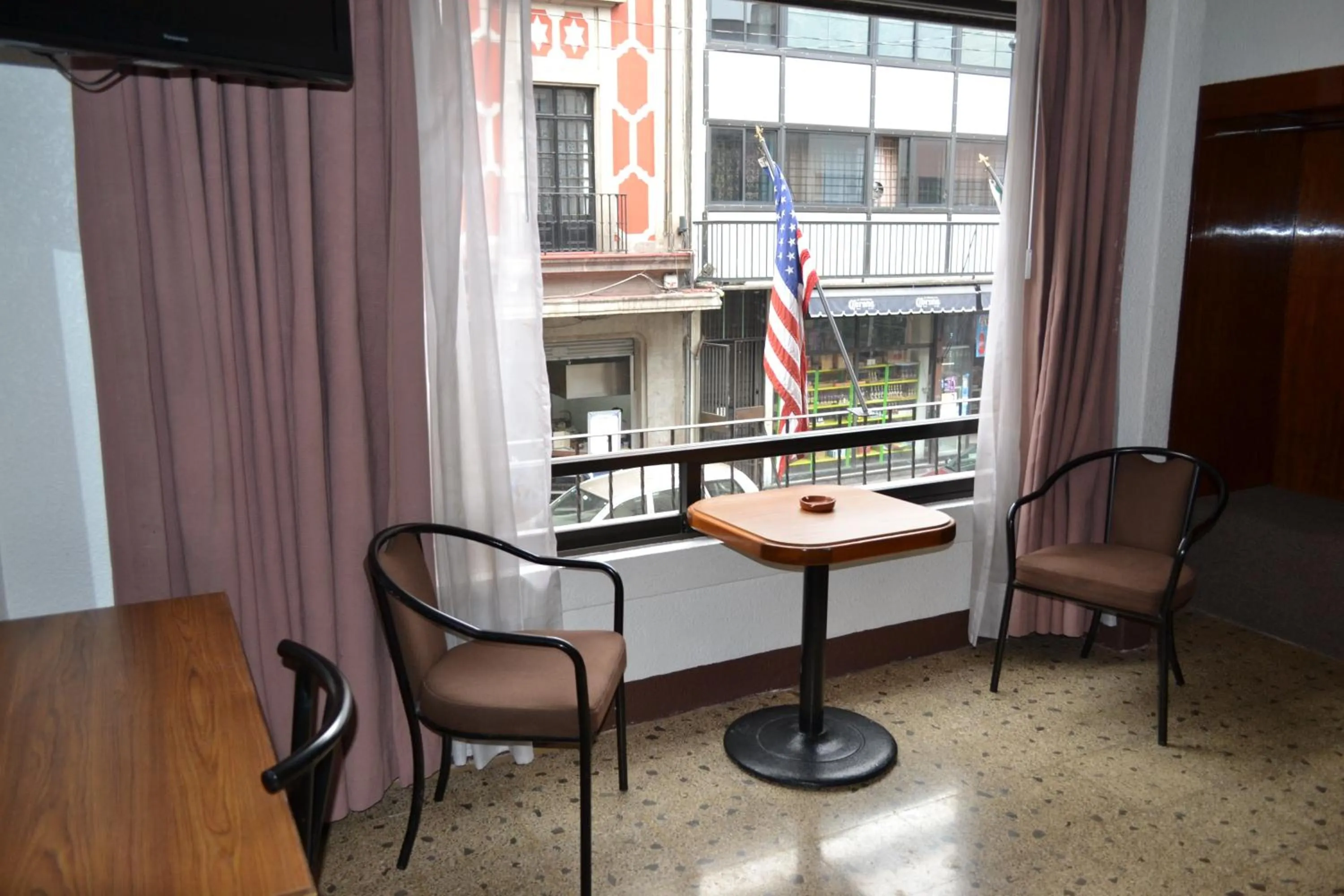 Photo of the whole room in Hotel Habana