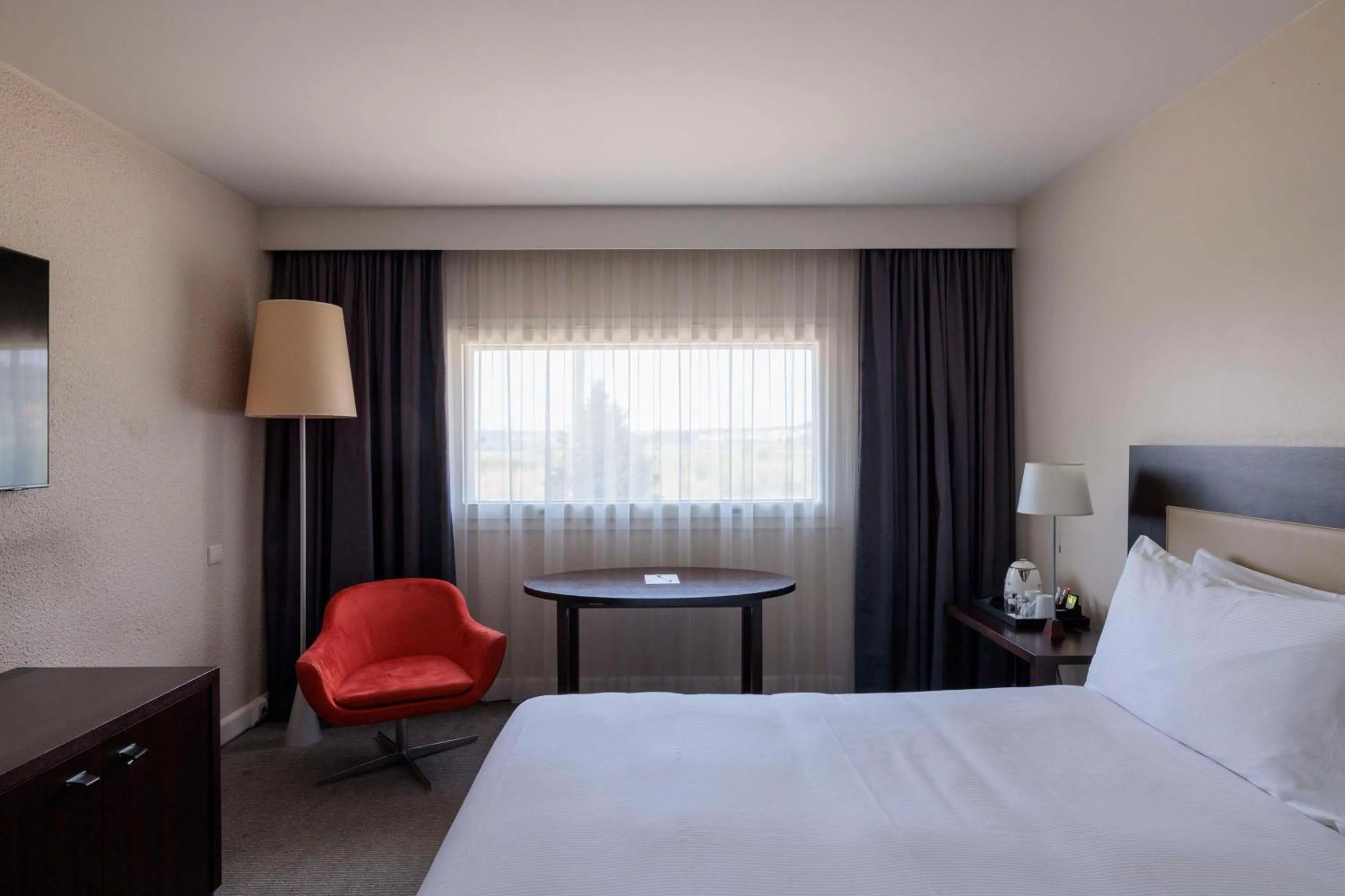 Photo of the whole room, Bed in Hilton Garden Inn Marseille Provence Airport