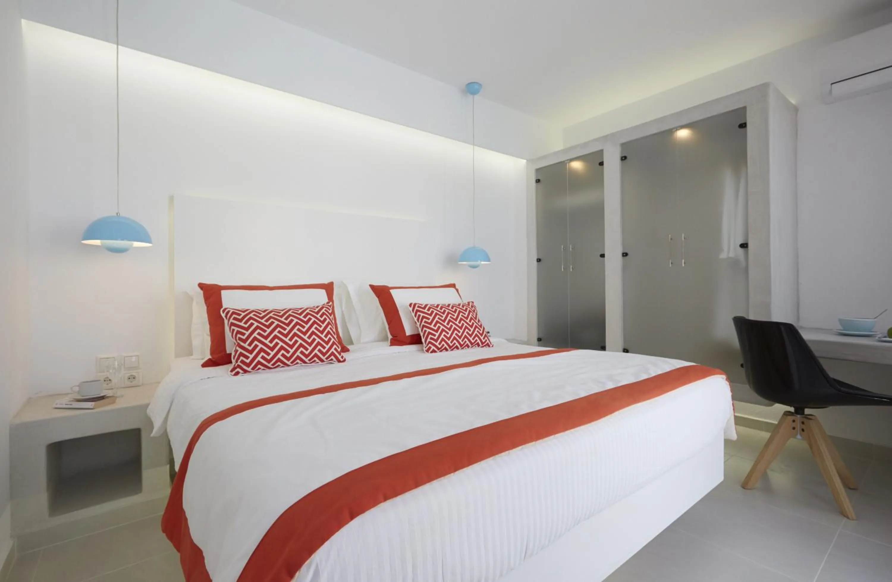 Photo of the whole room, Bed in Alta Vista Suites