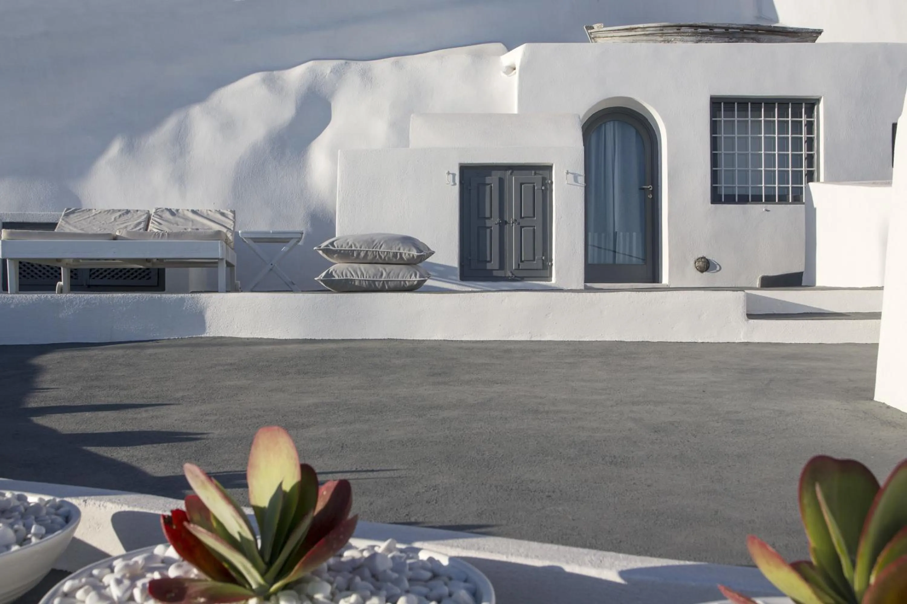 Property building in Alta Vista Suites