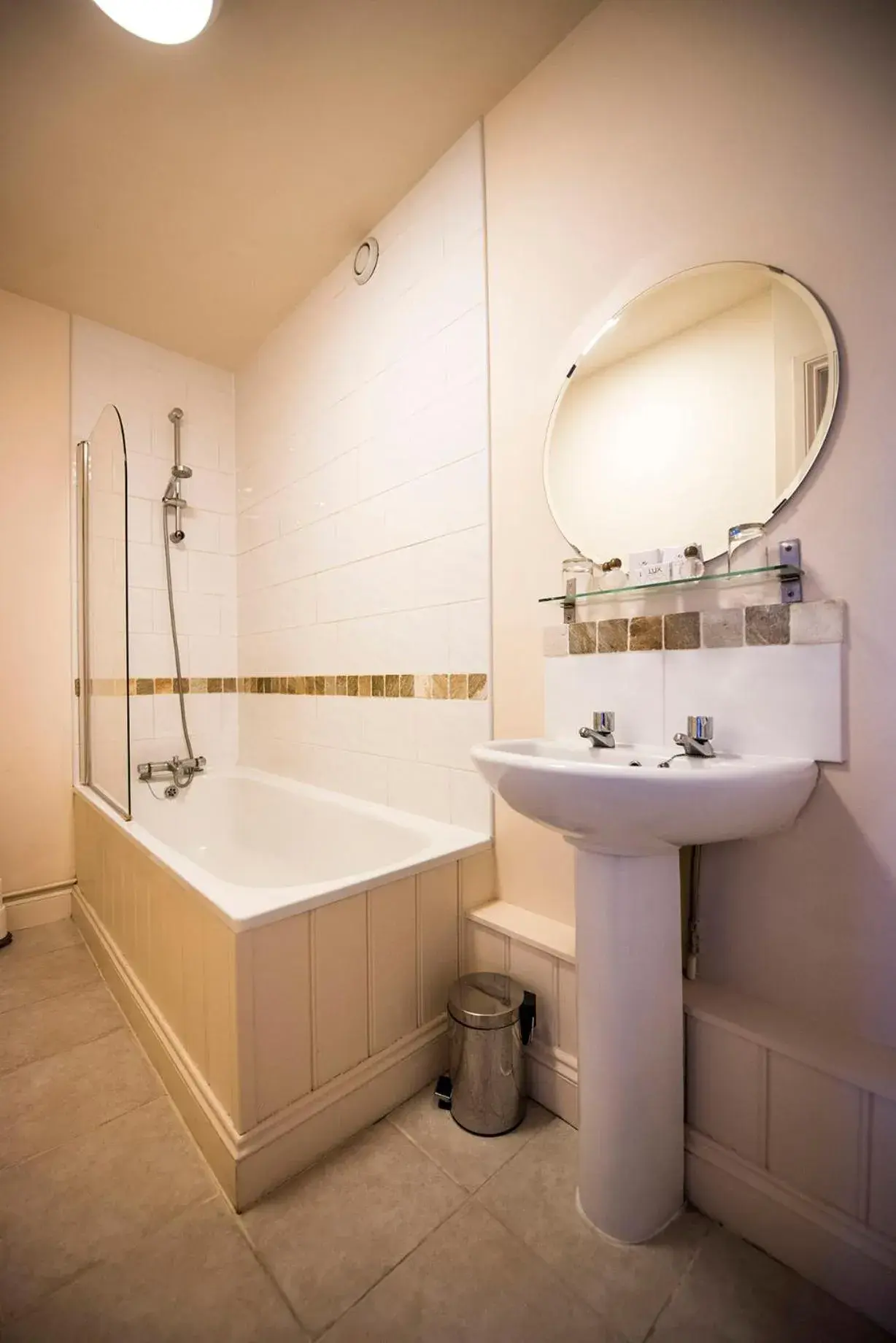 One-Bedroom Apartment in The Bell Inn One-Bedroom Apartment in The Bell Inn