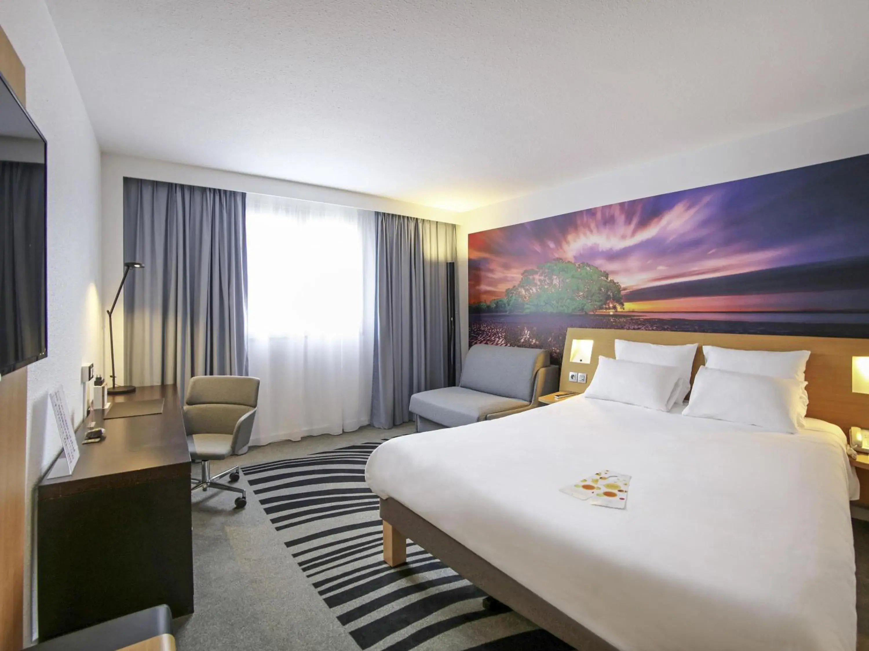 Classic Double Room with Sofa Bed in Novotel Lille Centre Grand Place Classic Double Room with Sofa Bed in Novotel Lille Centre Grand Place