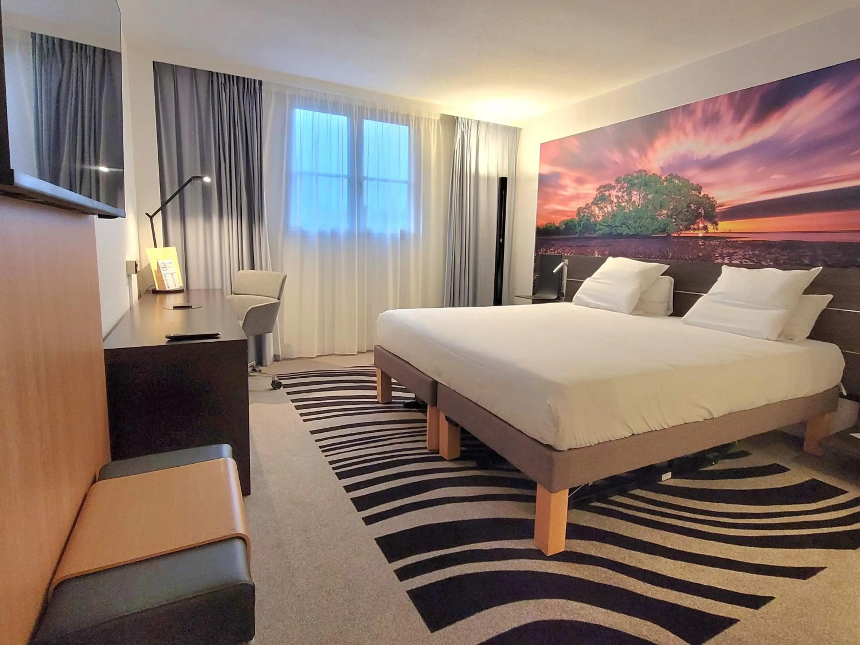 Bedroom, Bed in Novotel Lille Centre Grand Place