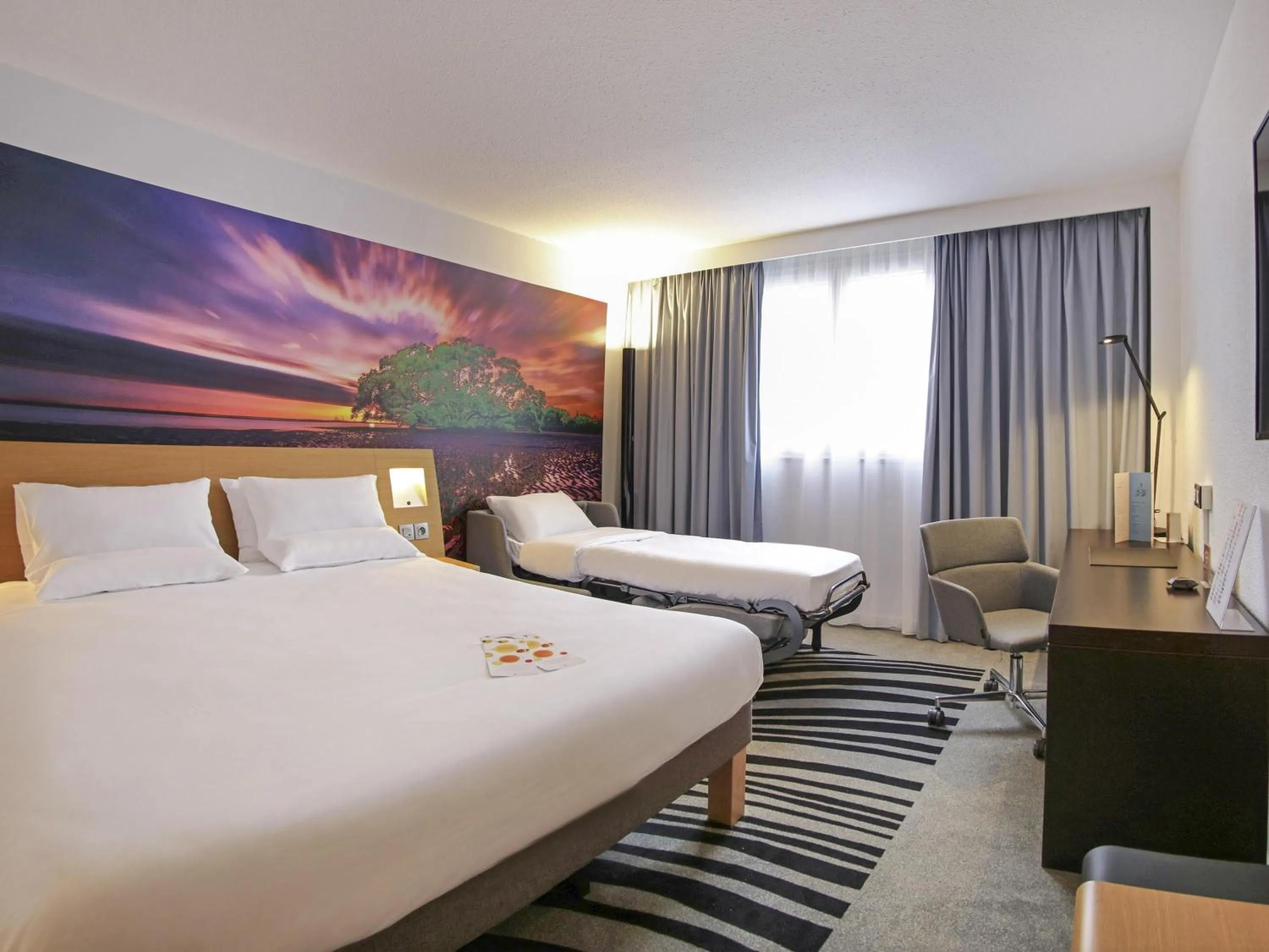 Bedroom, Bed in Novotel Lille Centre Grand Place