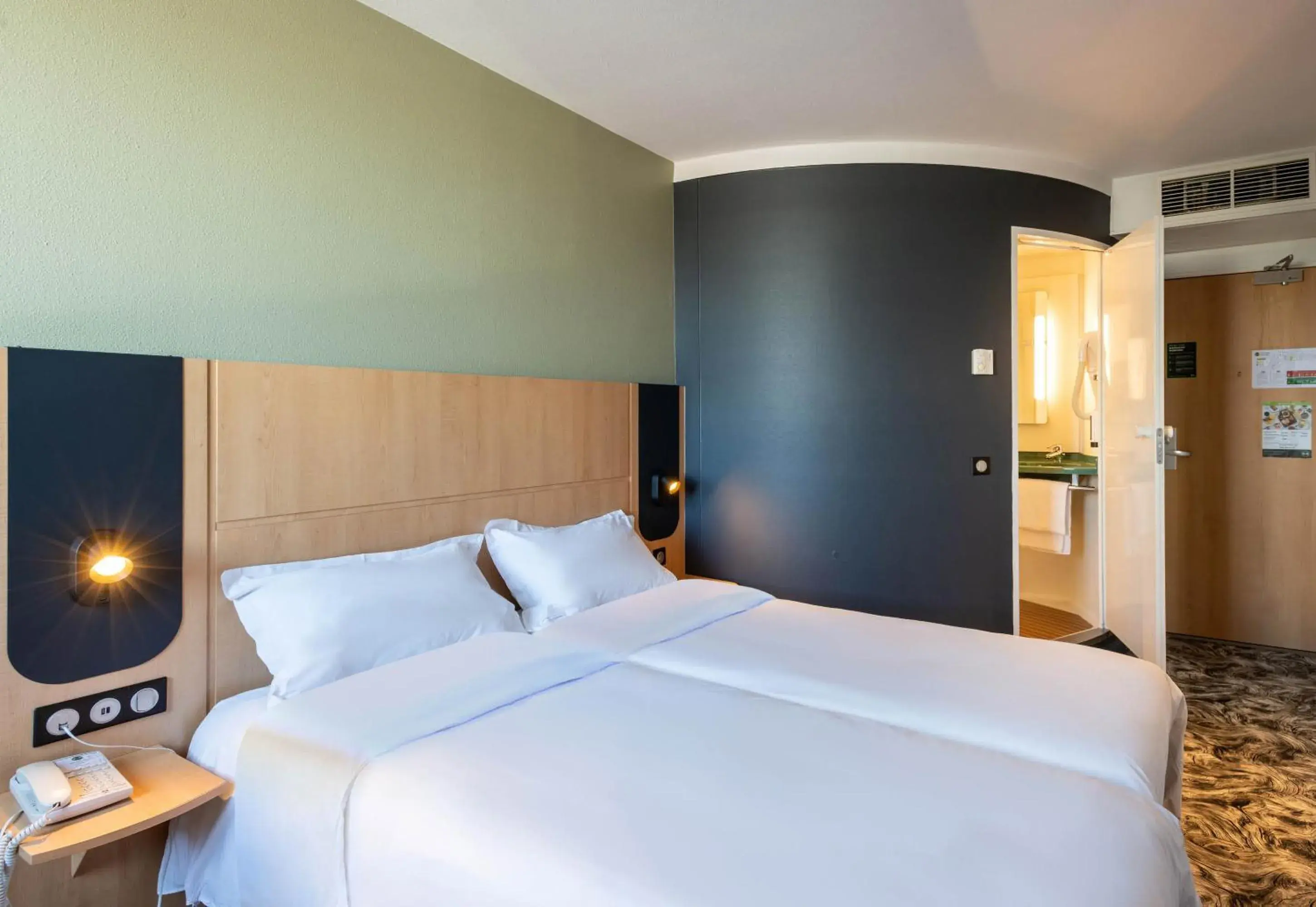 Twin Room in B&B HOTEL Calais Terminal Cité Europe 3 étoiles Twin Room in B&B HOTEL Calais Terminal Cité Europe 3 étoiles