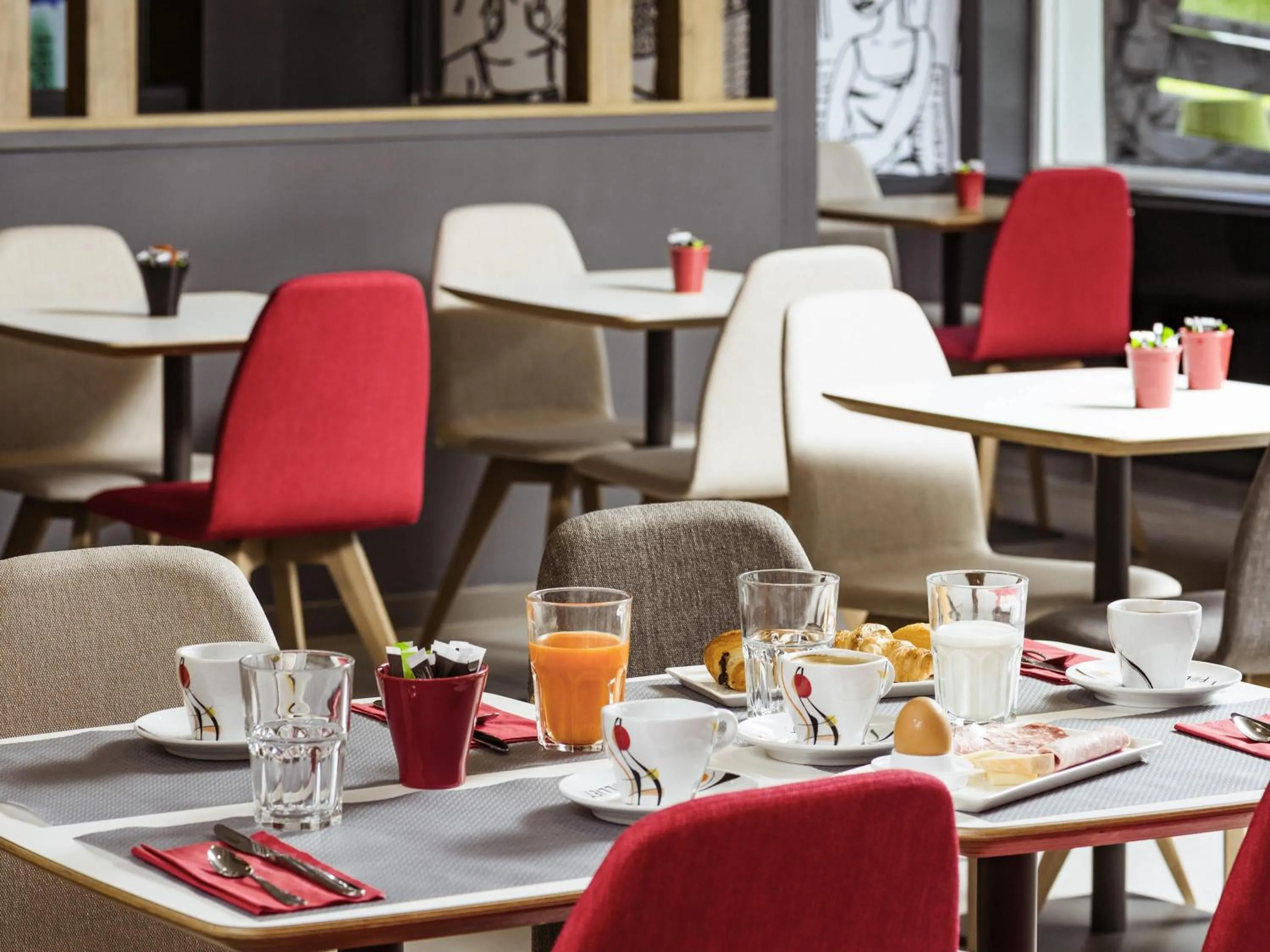 Restaurant/places to eat in ibis Saint Rambert d'Albon