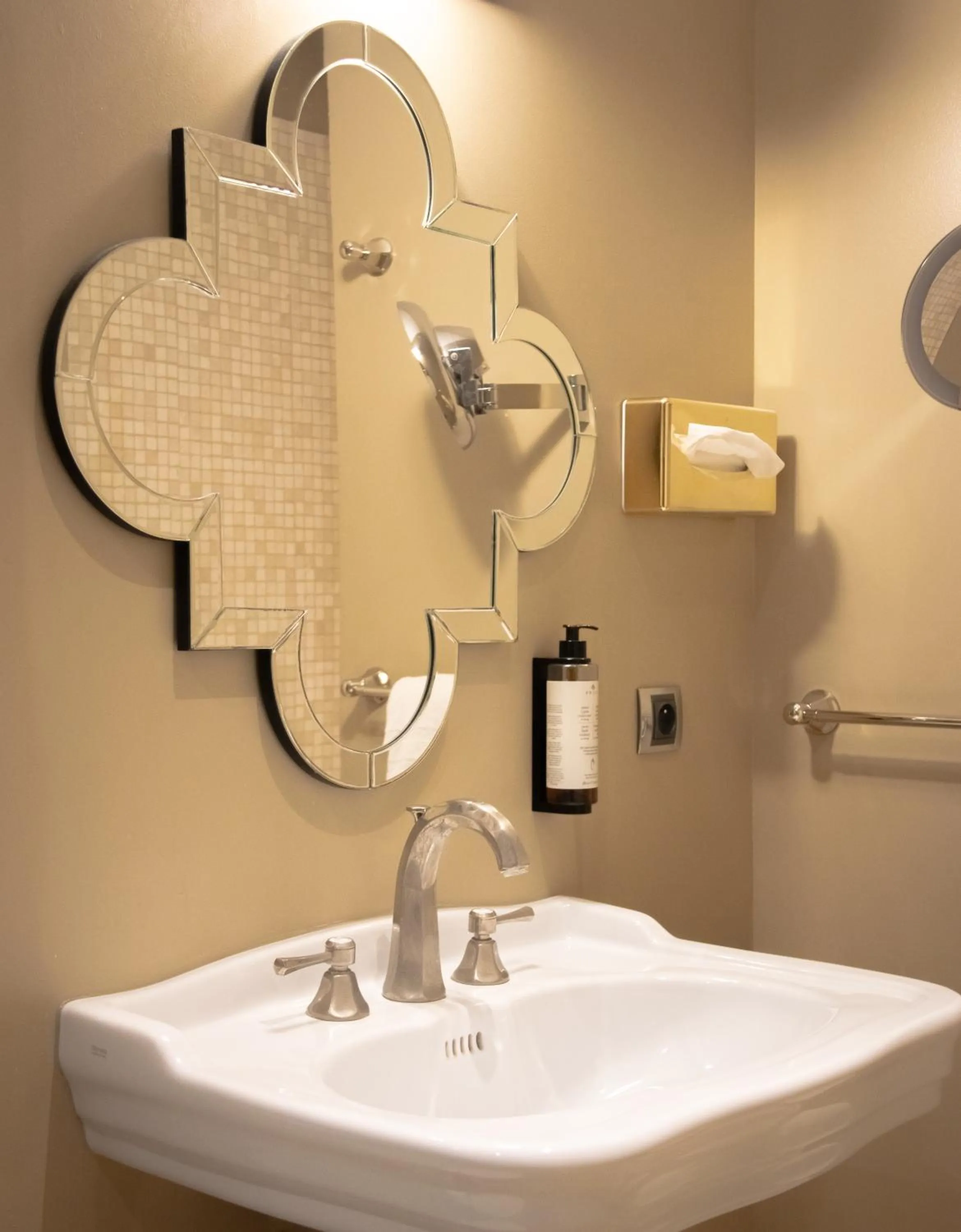 Bathroom in Hotel Vendome - BW Signature Collection