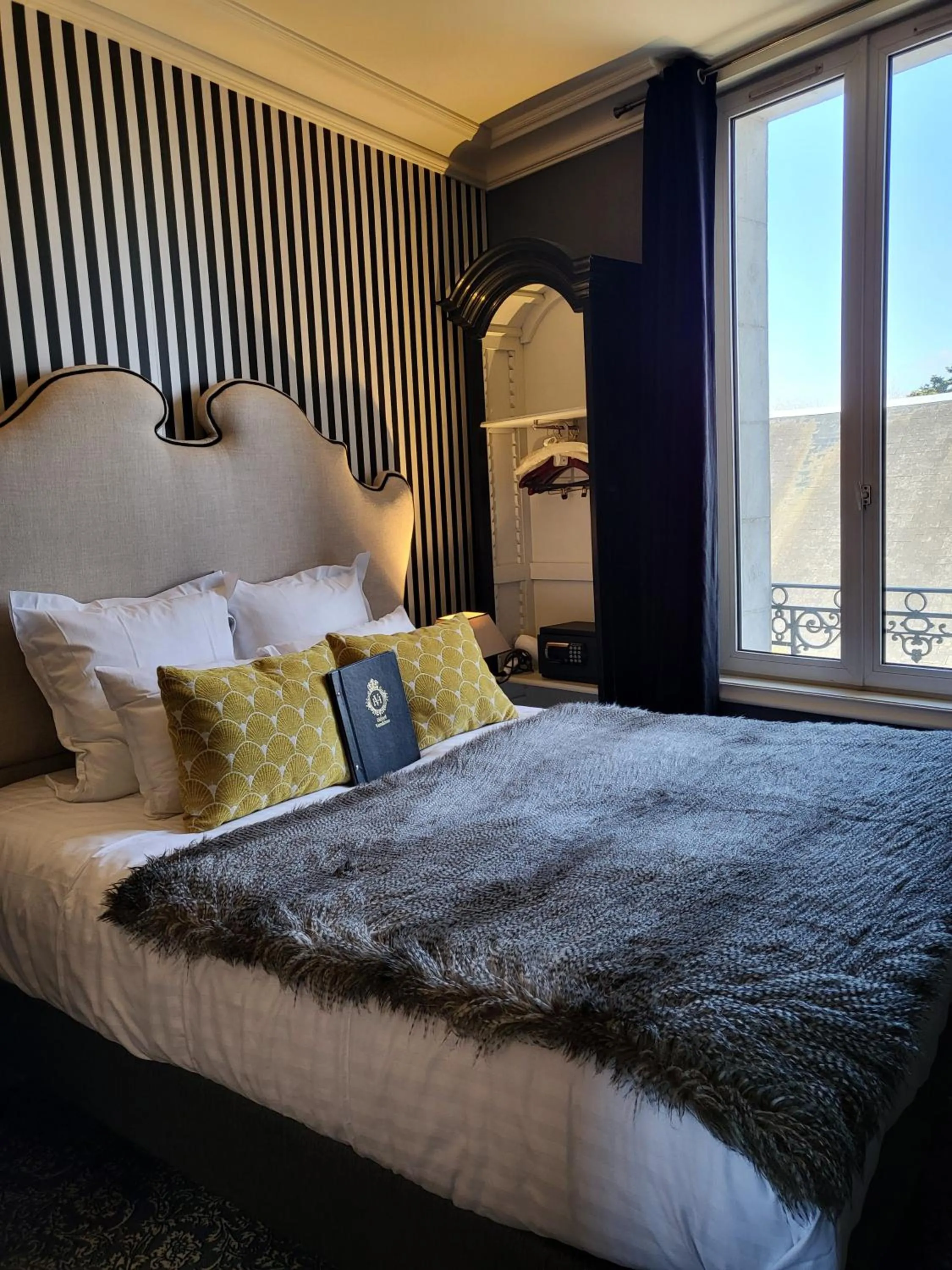 Photo of the whole room, Bed in Hotel Vendome - BW Signature Collection