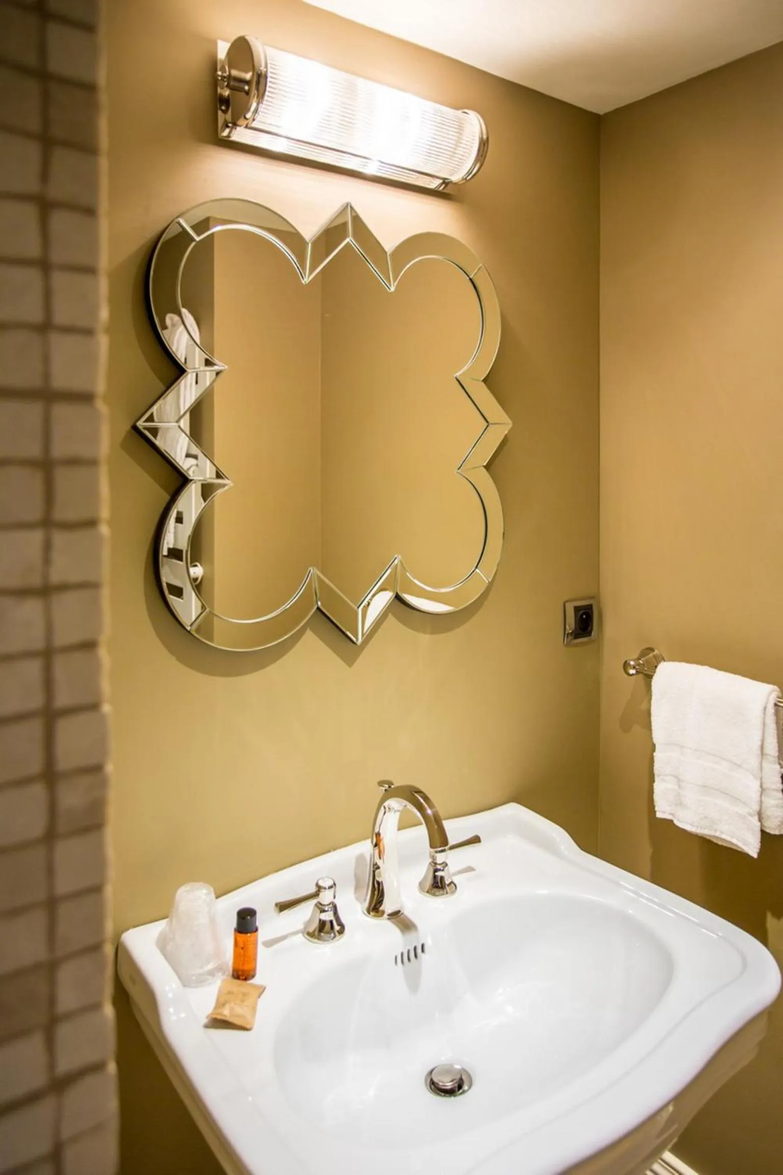 Bathroom in Hotel Vendome - BW Signature Collection