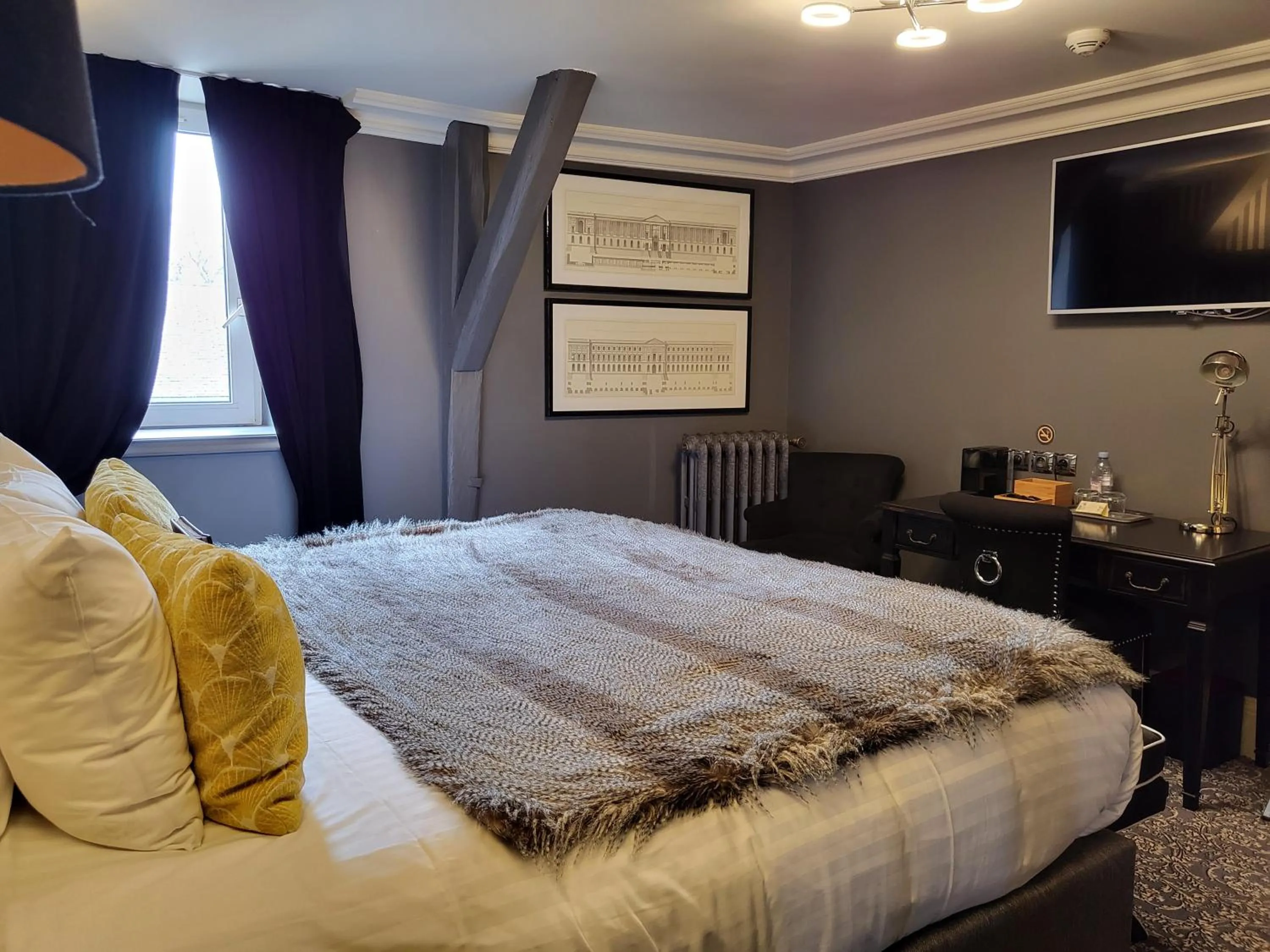 Photo of the whole room, Bed in Hotel Vendome - BW Signature Collection