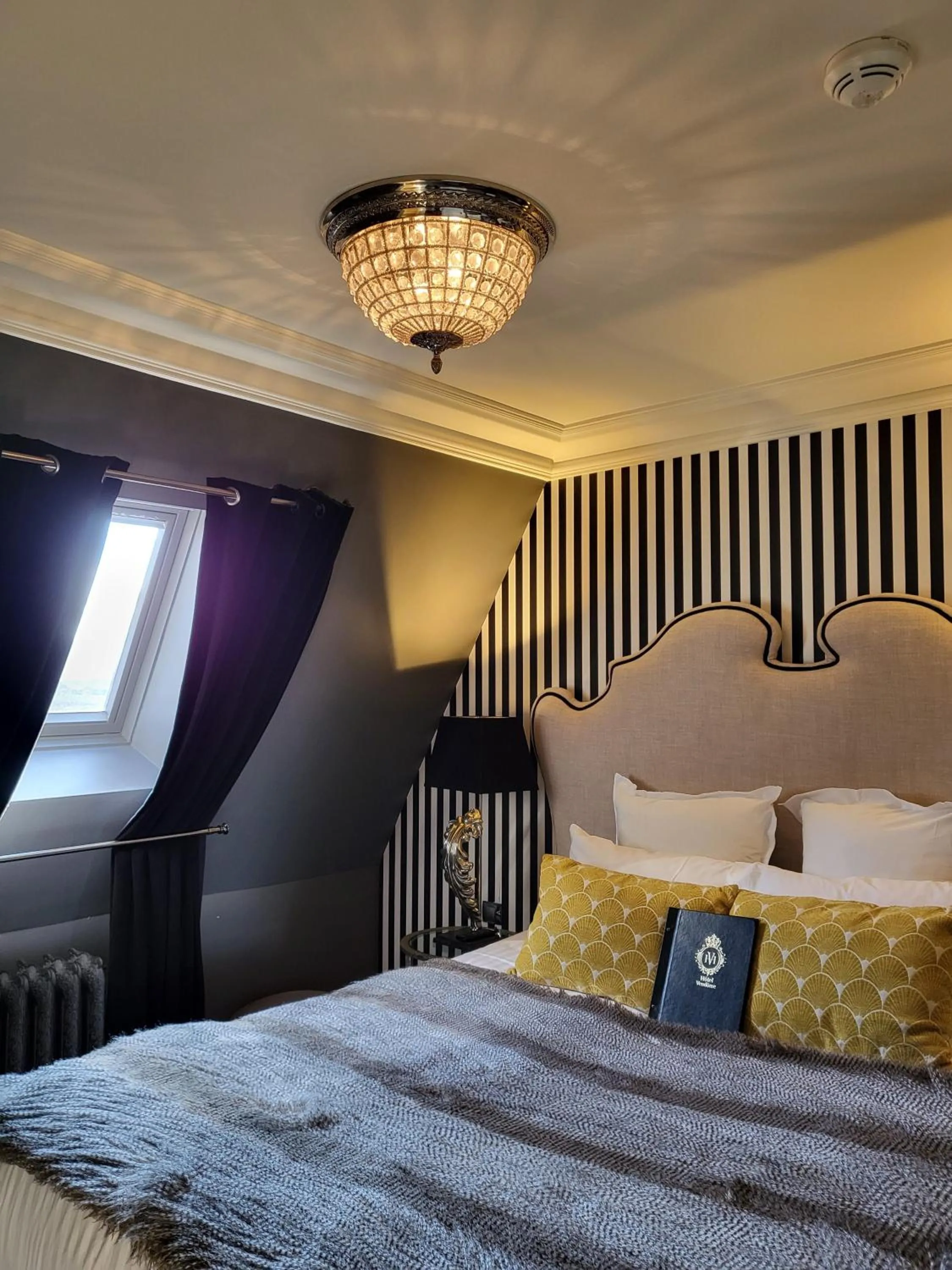 Bedroom, Bed in Hotel Vendome - BW Signature Collection