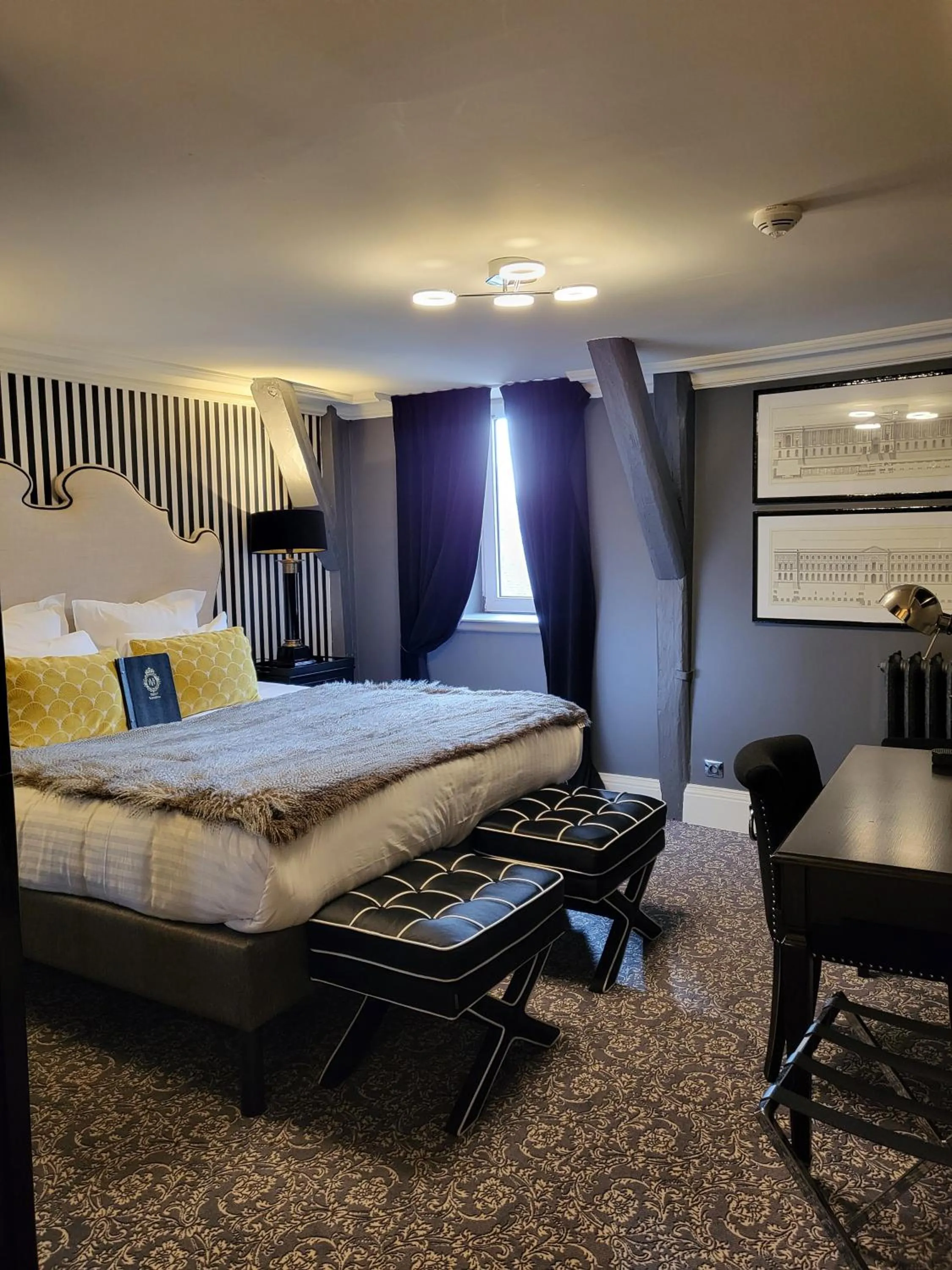 Photo of the whole room, Bed in Hotel Vendome - BW Signature Collection
