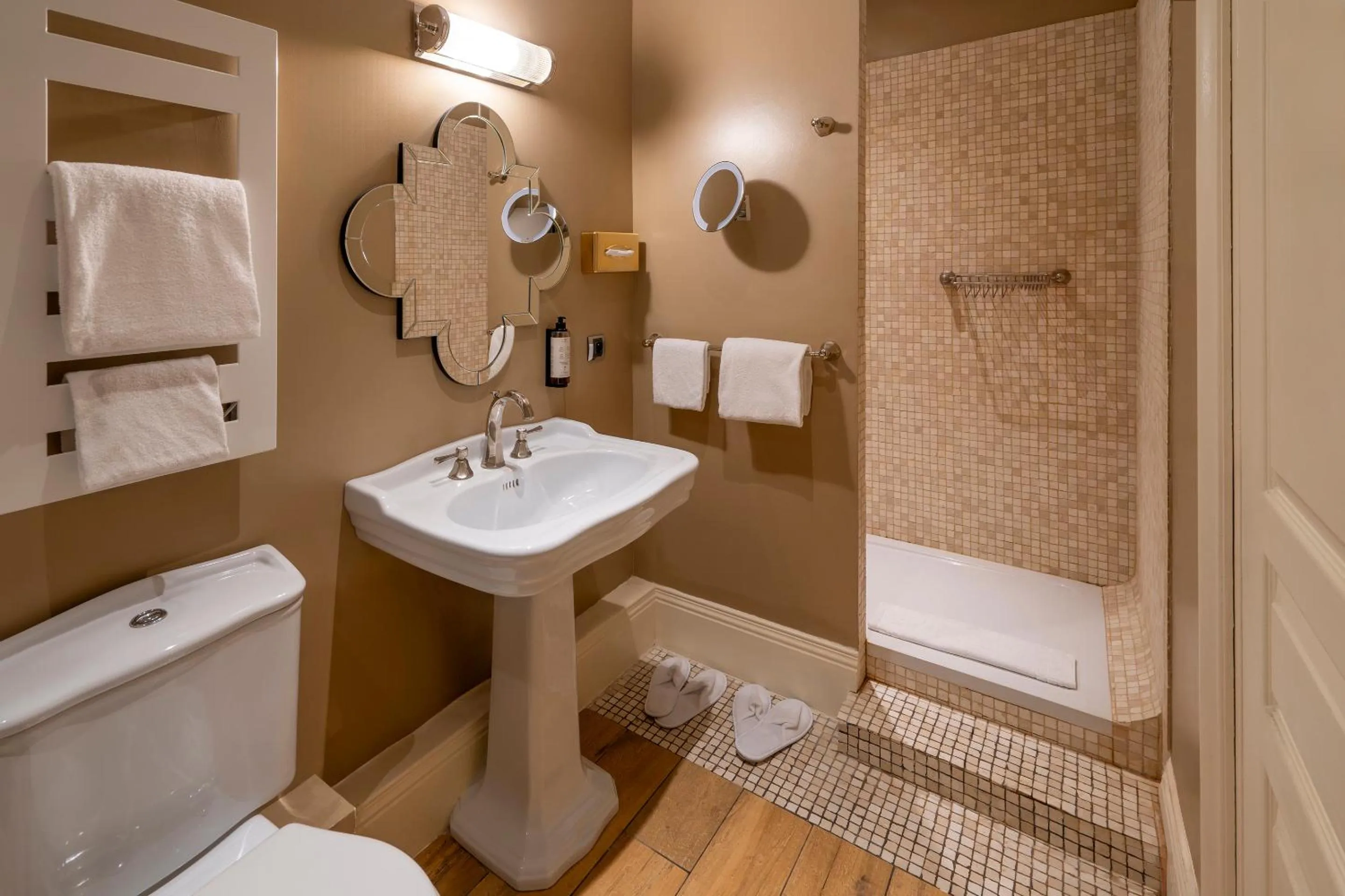 Bathroom in Hotel Vendome - BW Signature Collection