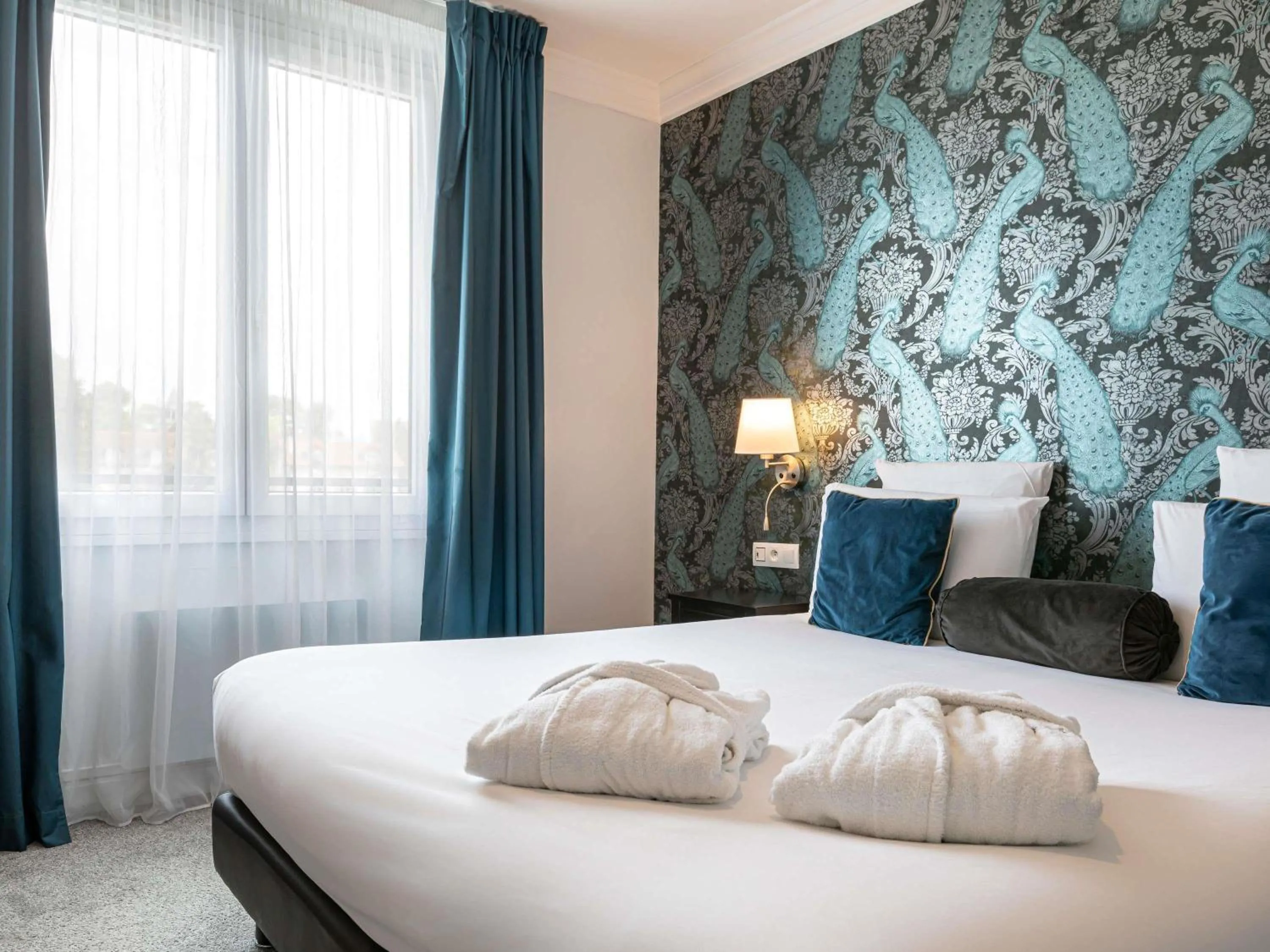 Bedroom, Bed in Mercure Paris Saint Cloud Hippodrome