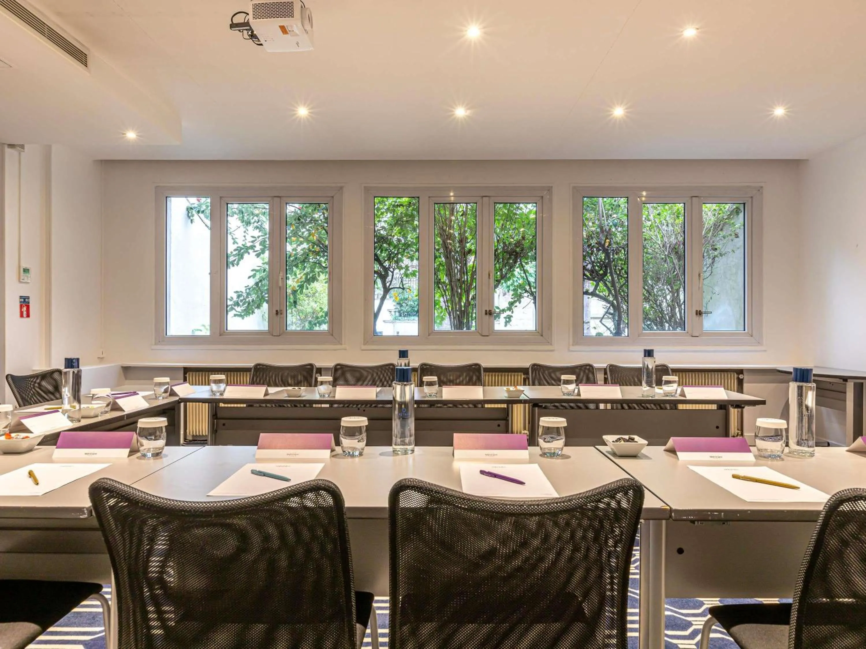 Meeting/conference room in Mercure Paris Saint Cloud Hippodrome