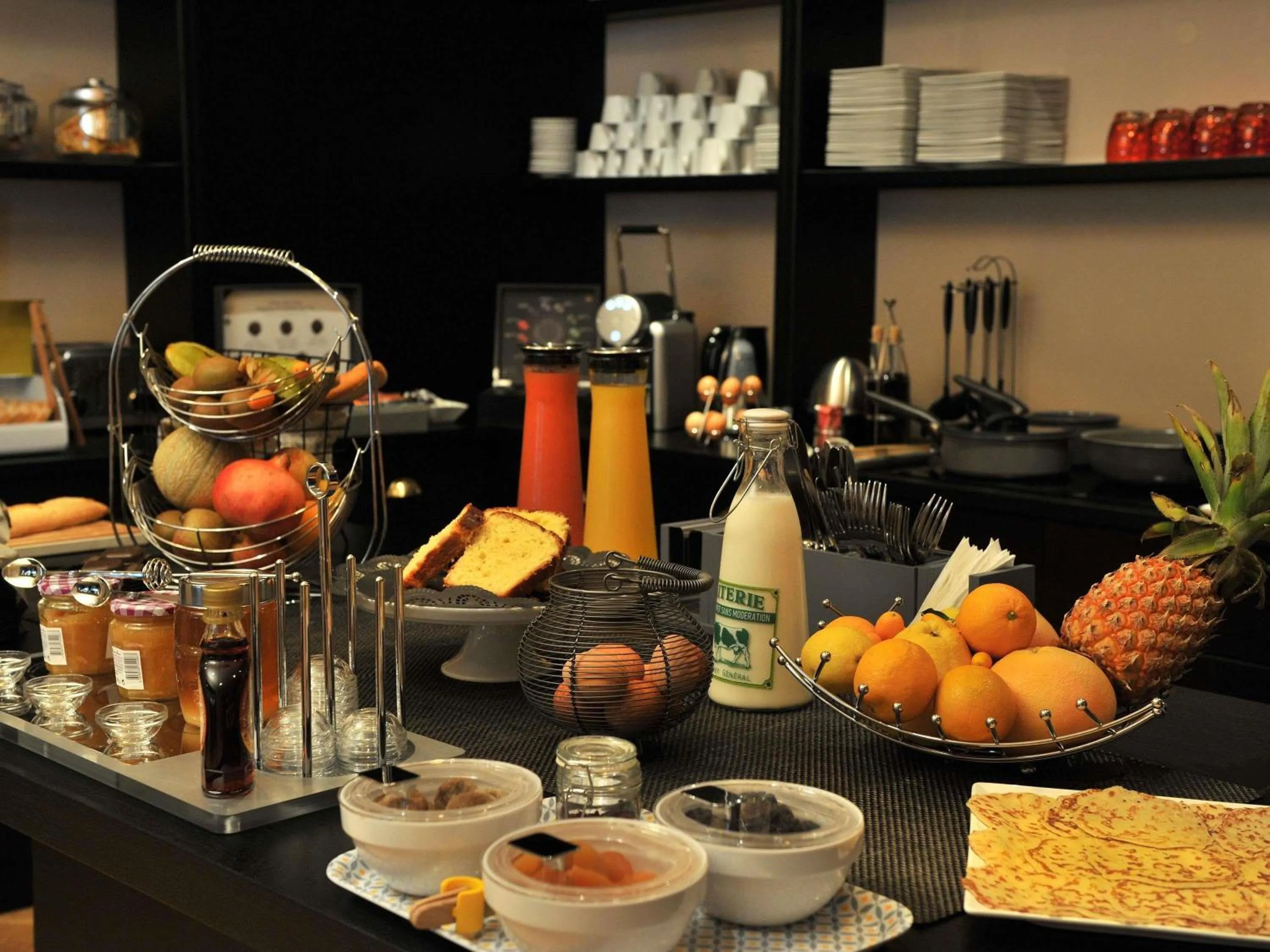 Breakfast in Mercure Paris Saint Cloud Hippodrome