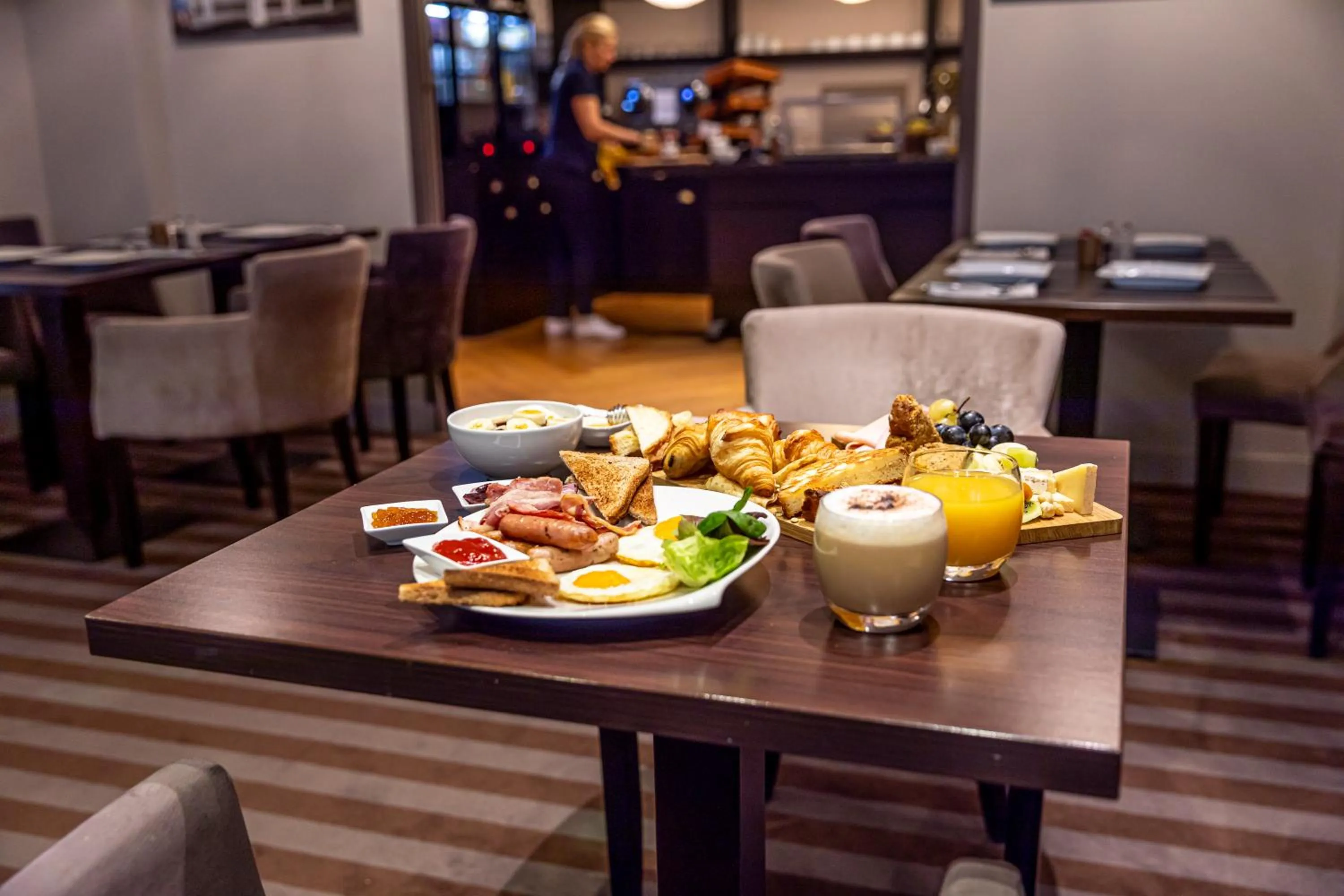 Breakfast in Mercure Paris Saint Cloud Hippodrome