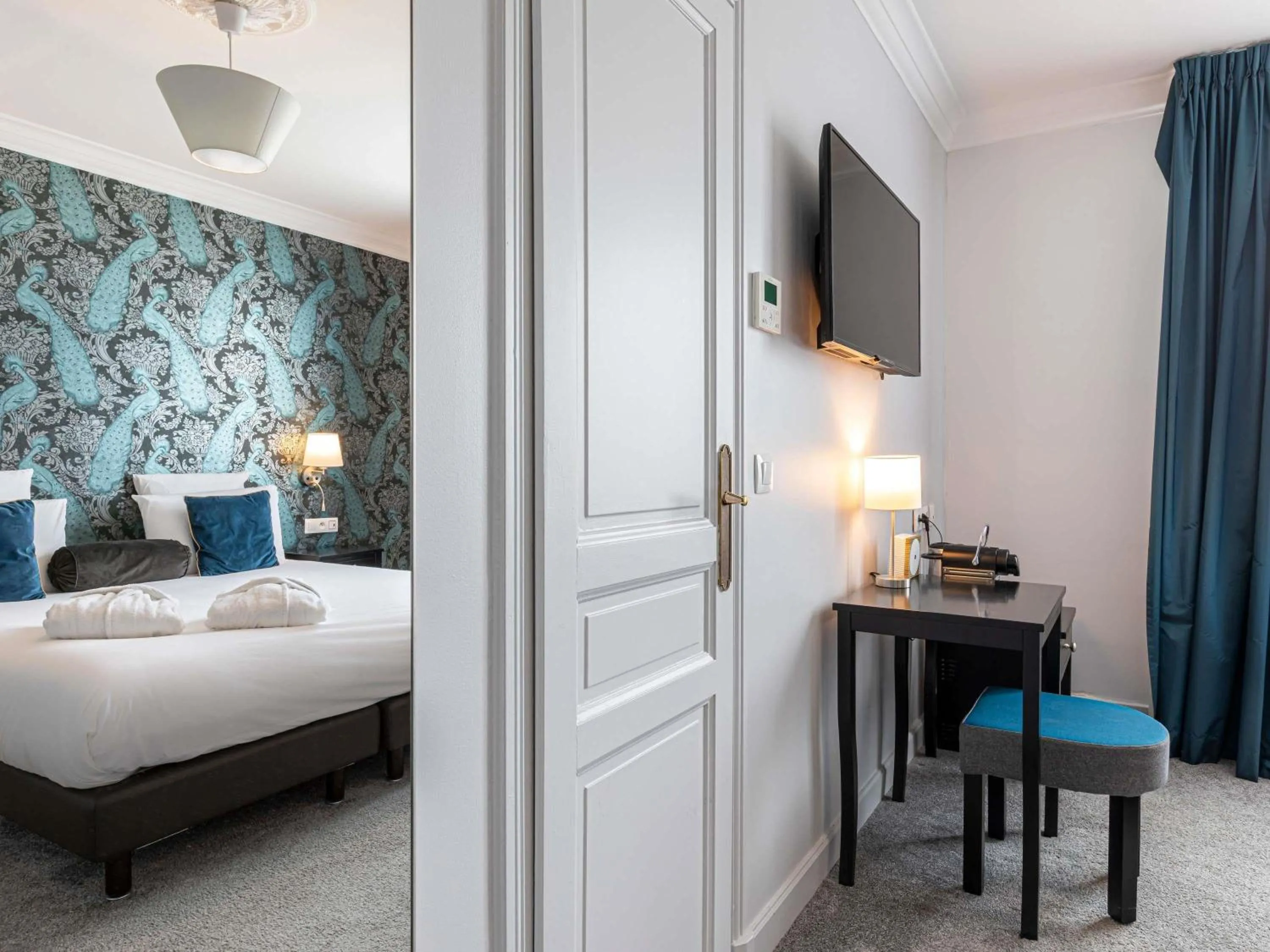 Bedroom, Bed in Mercure Paris Saint Cloud Hippodrome