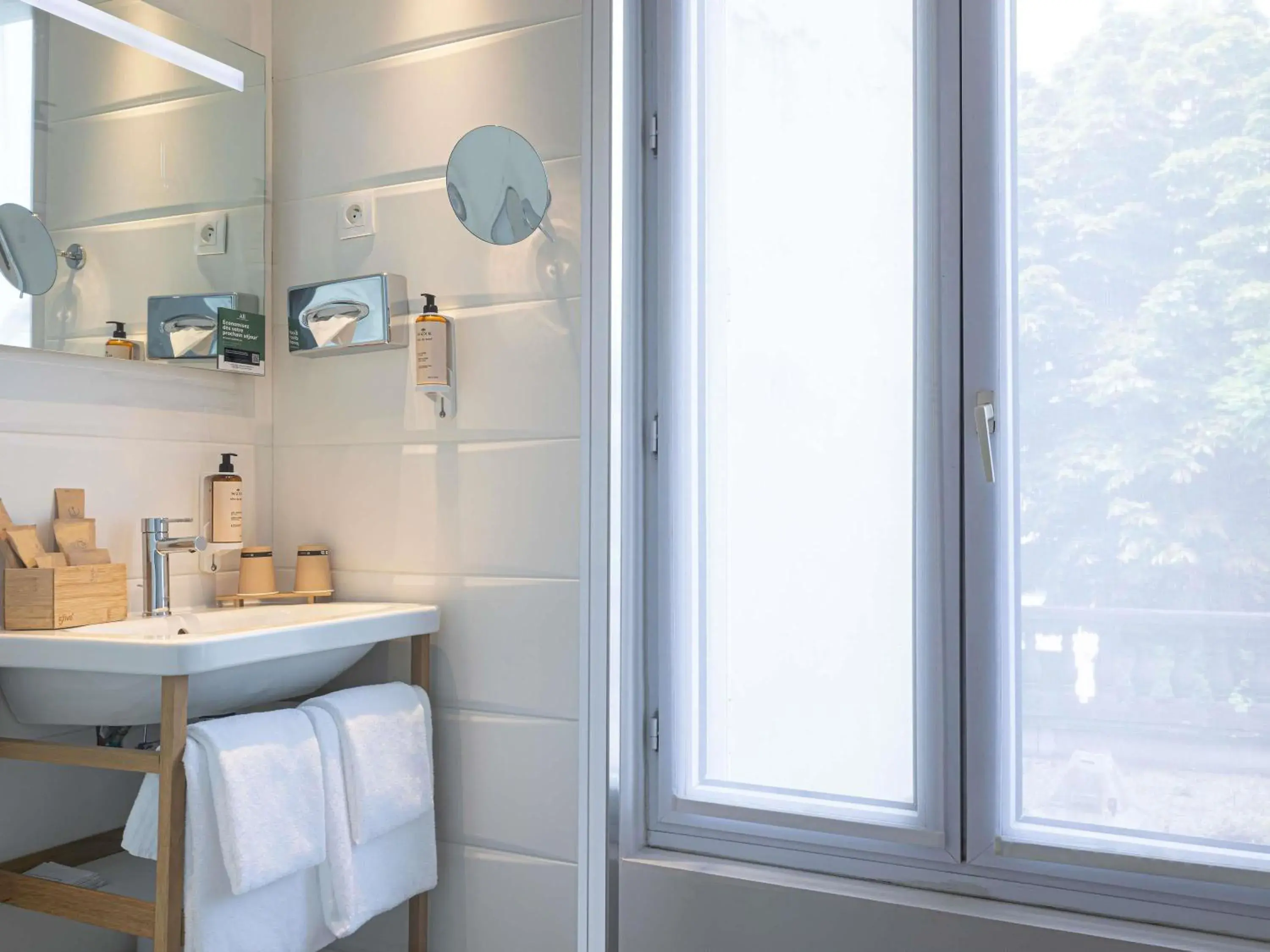 Family Room - Two connecting Rooms in Mercure Paris Saint Cloud Hippodrome Family Room - Two connecting Rooms in Mercure Paris Saint Cloud Hippodrome