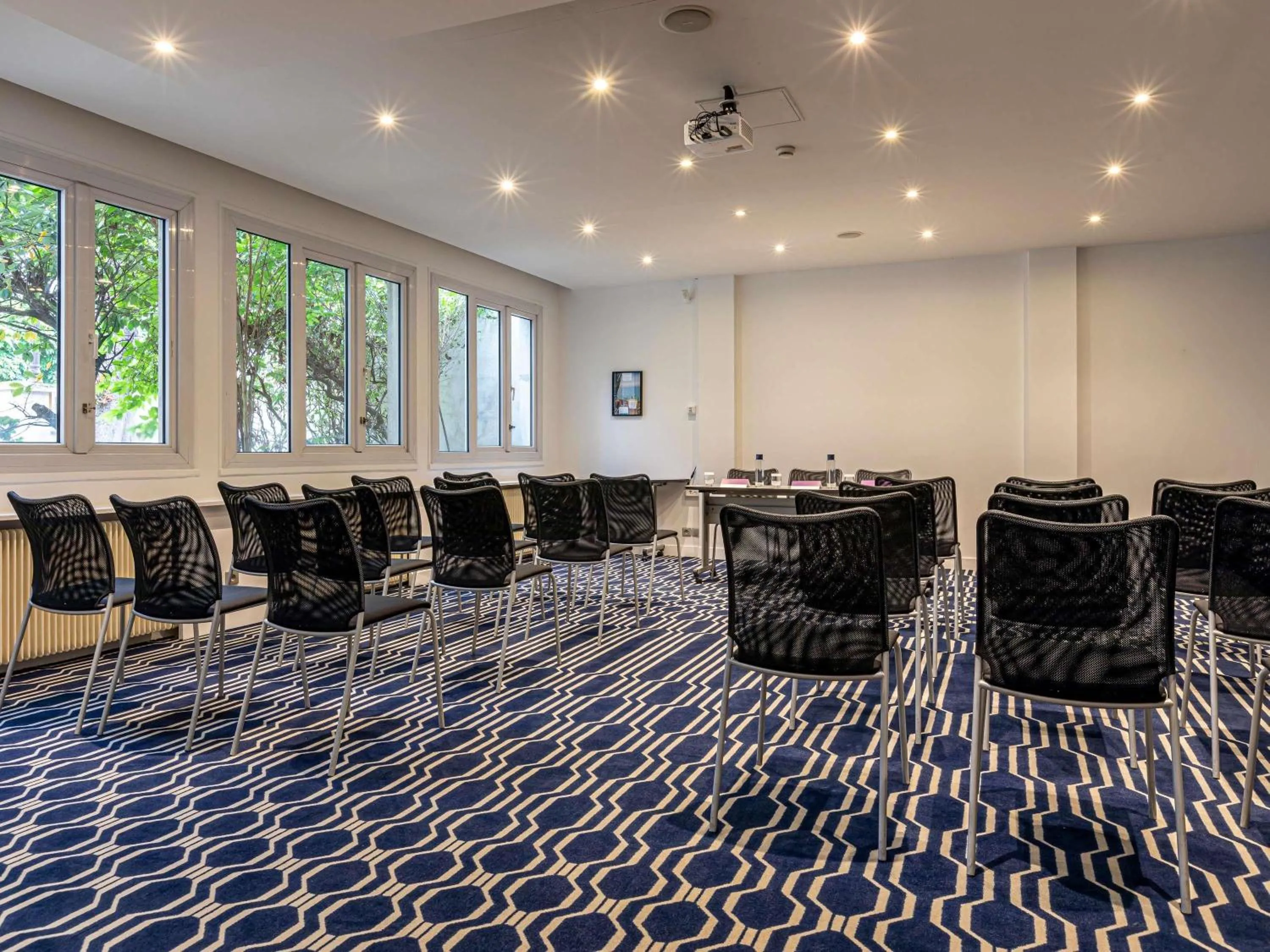 Meeting/conference room in Mercure Paris Saint Cloud Hippodrome