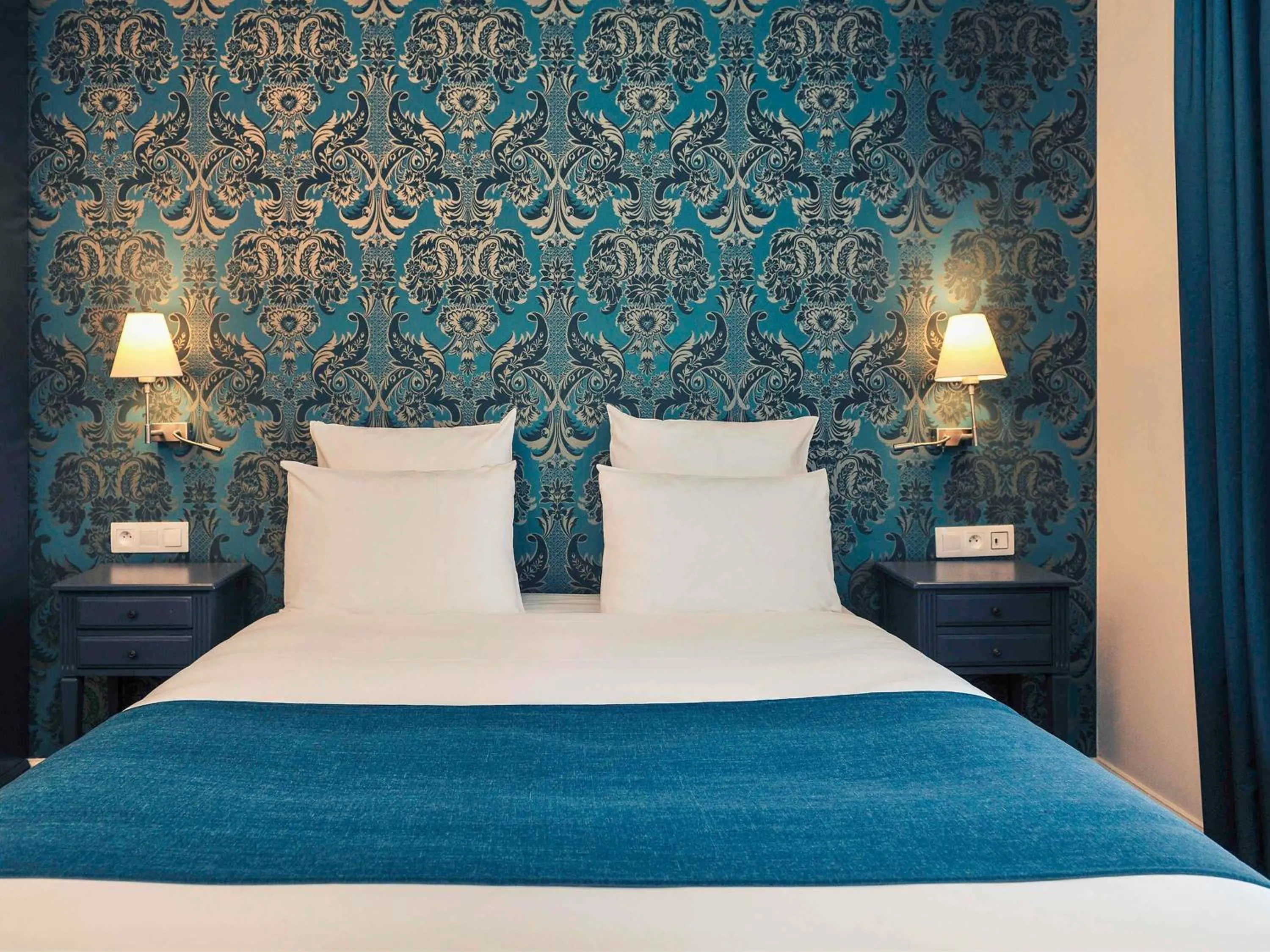 Bedroom, Bed in Mercure Paris Saint Cloud Hippodrome