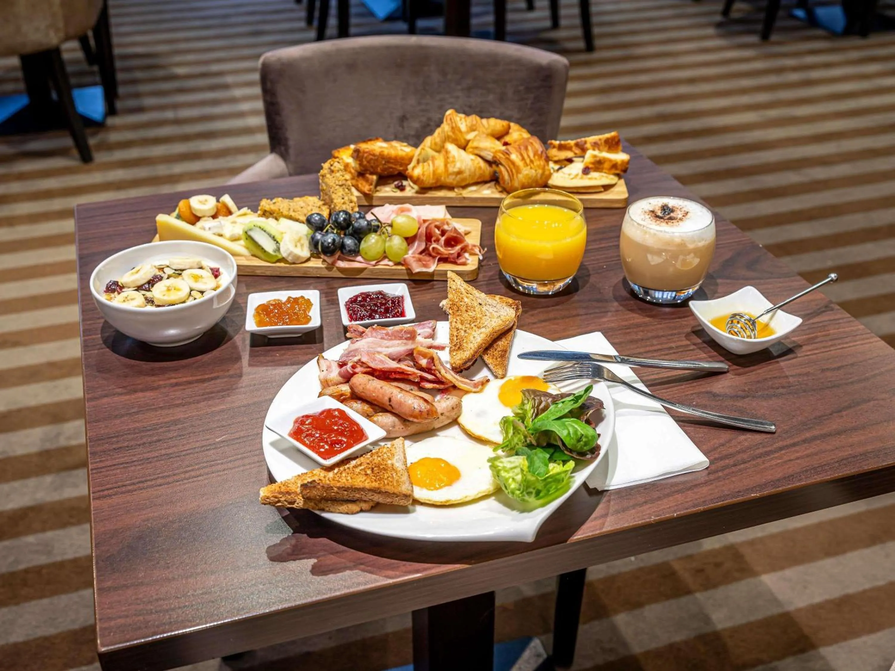 Breakfast in Mercure Paris Saint Cloud Hippodrome