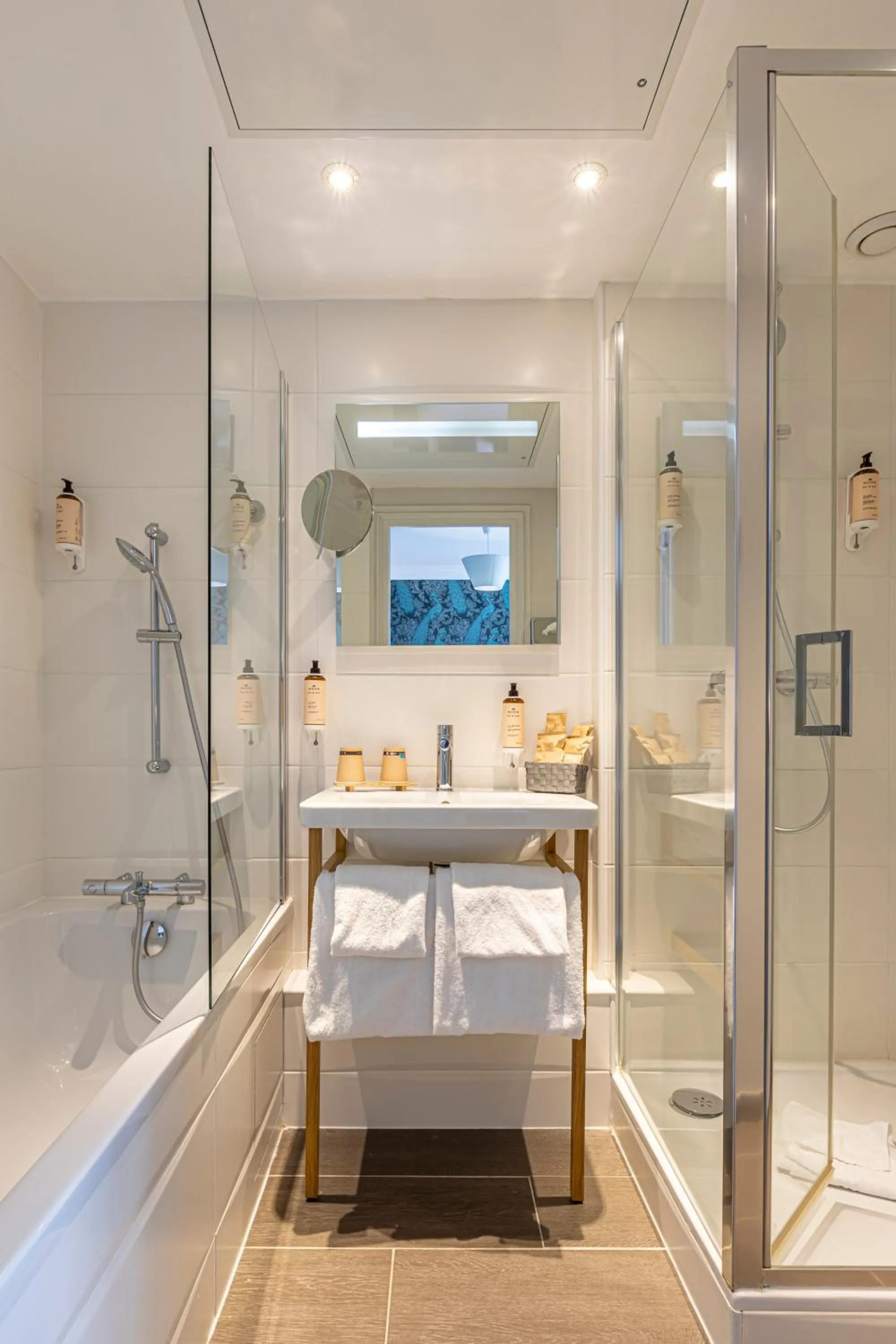 Bathroom in Mercure Paris Saint Cloud Hippodrome