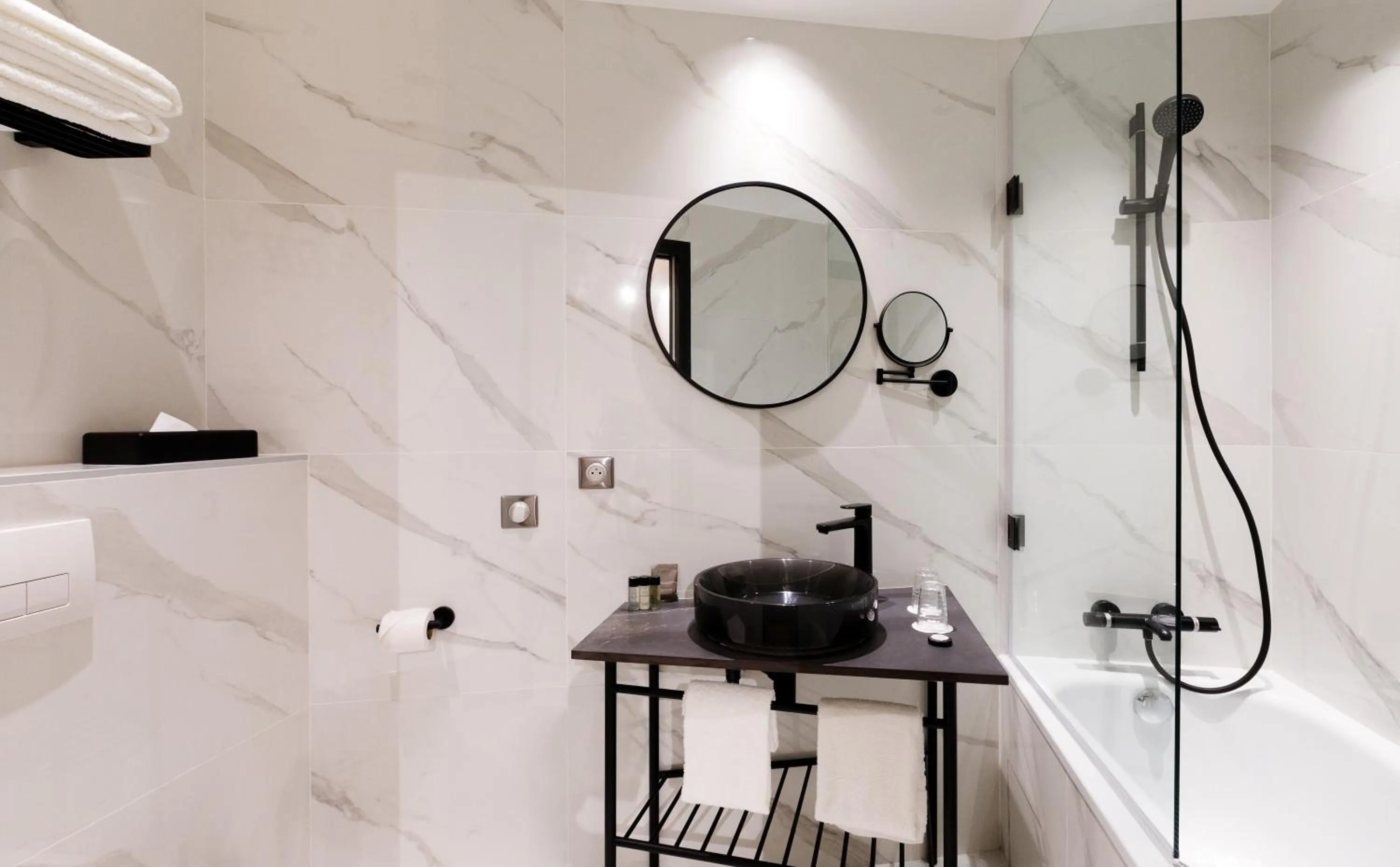 Bathroom in Star Champs-Elysées