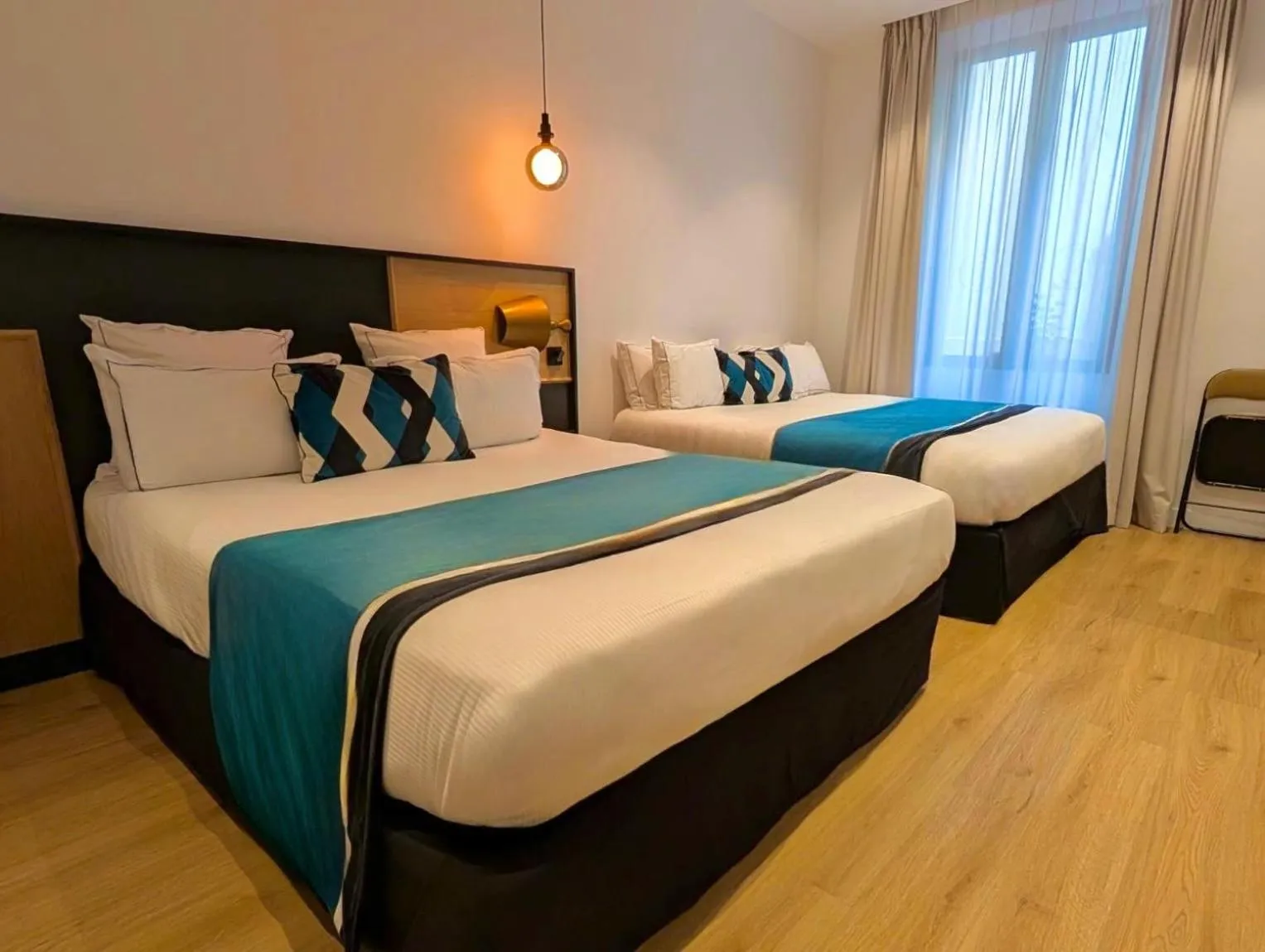 Bed in Star Champs-Elysées