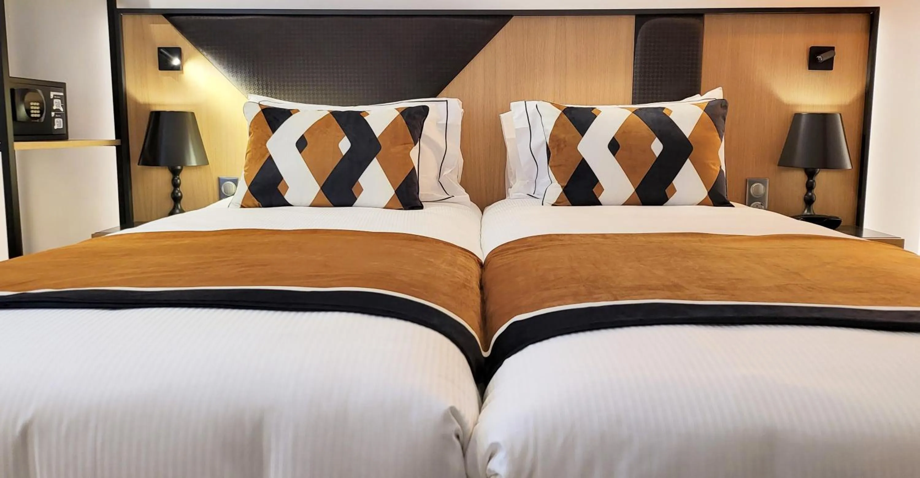 Bed in Star Champs-Elysées