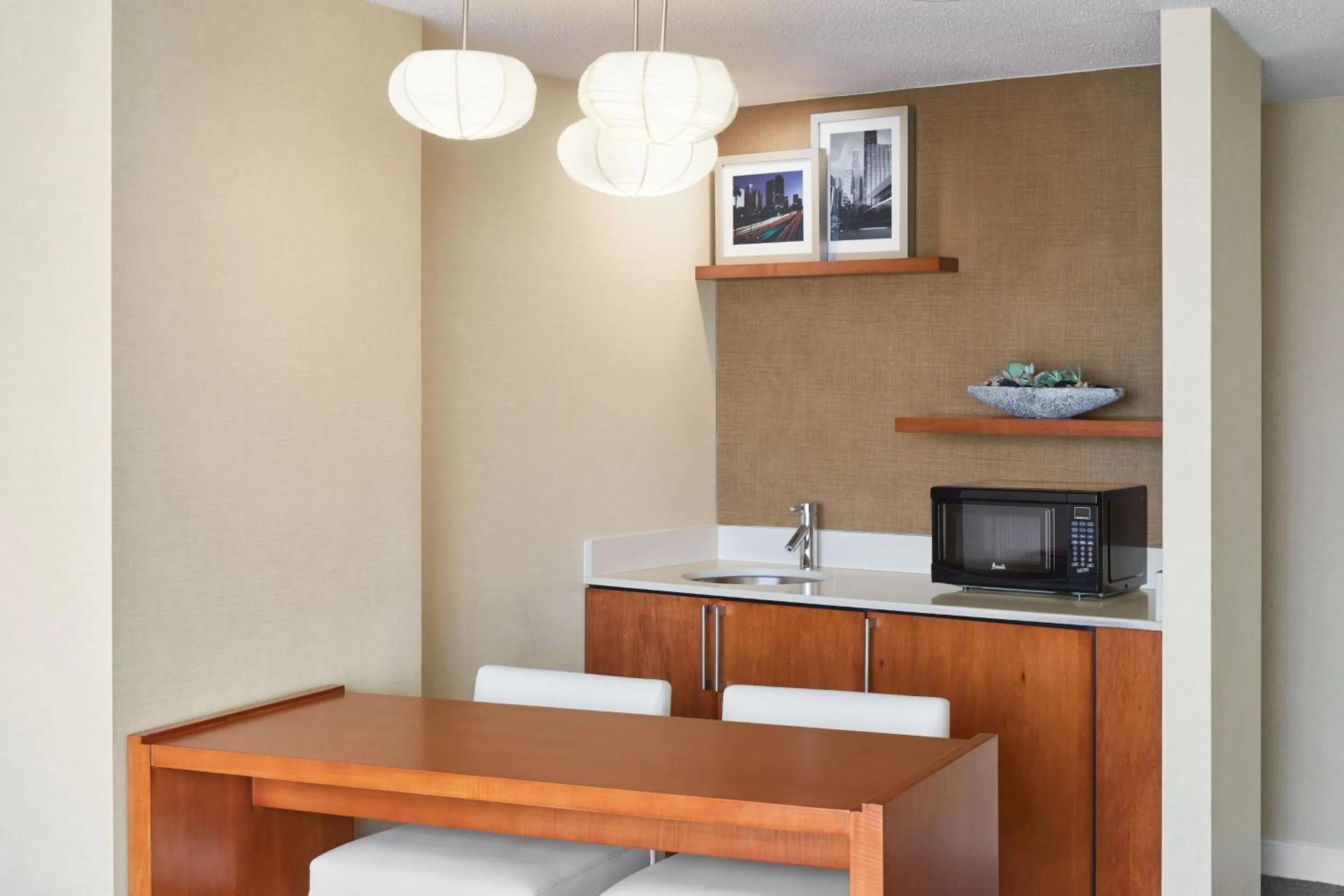 Kitchen or kitchenette in The Westin Bonaventure Hotel & Suites, Los Angeles