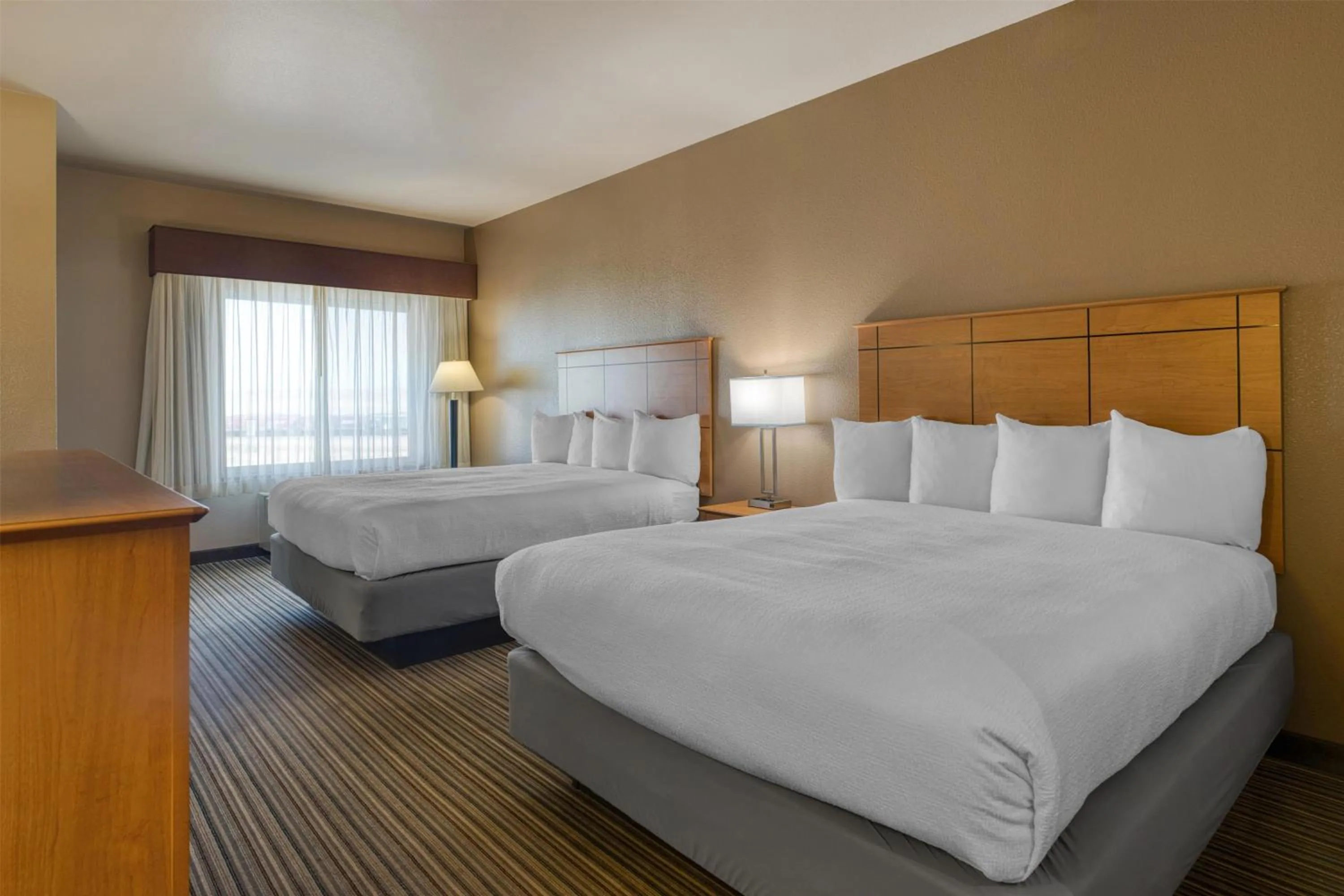 Bedroom, Bed in Best Western Shelby Inn & Suites