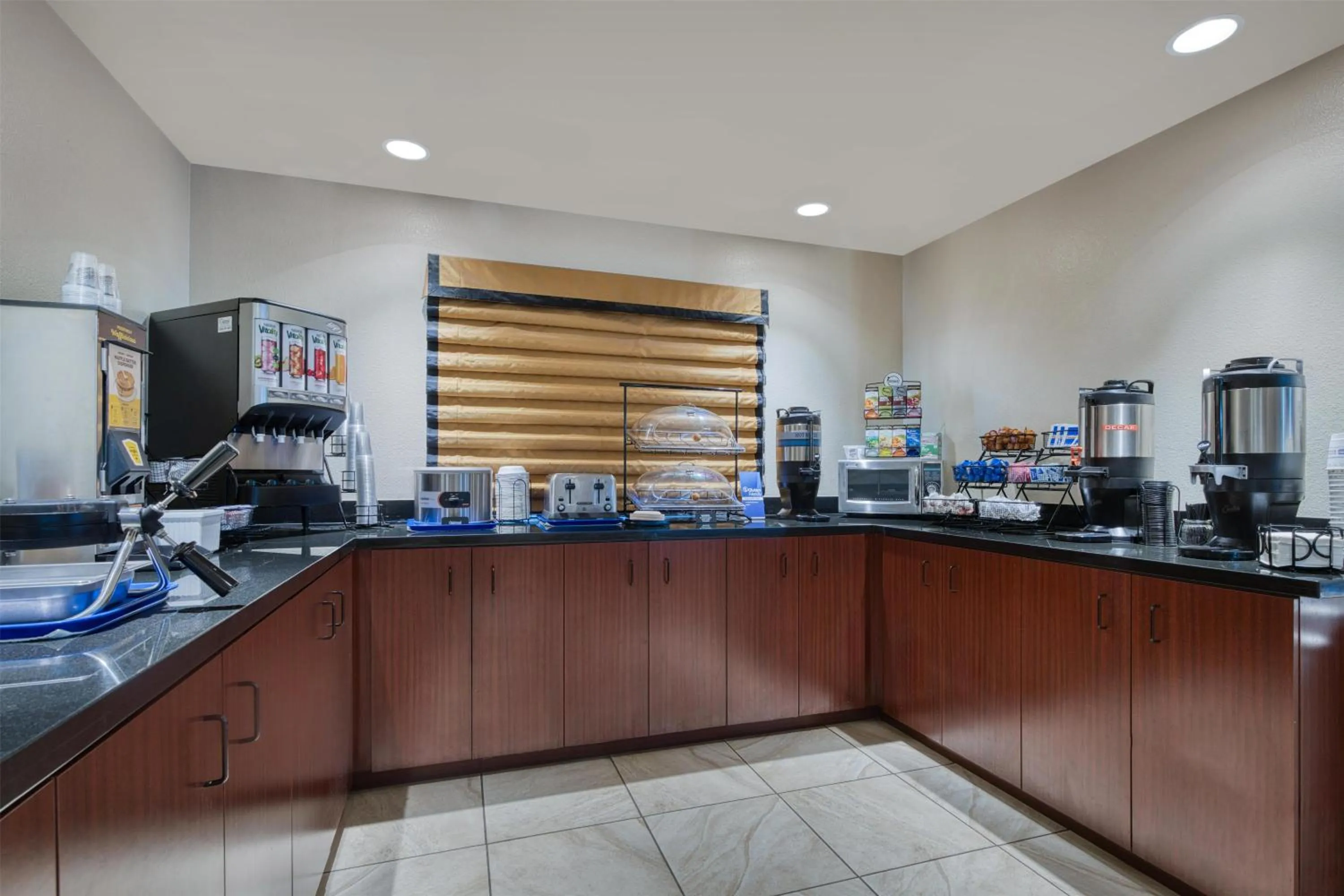 Breakfast in Best Western Shelby Inn & Suites