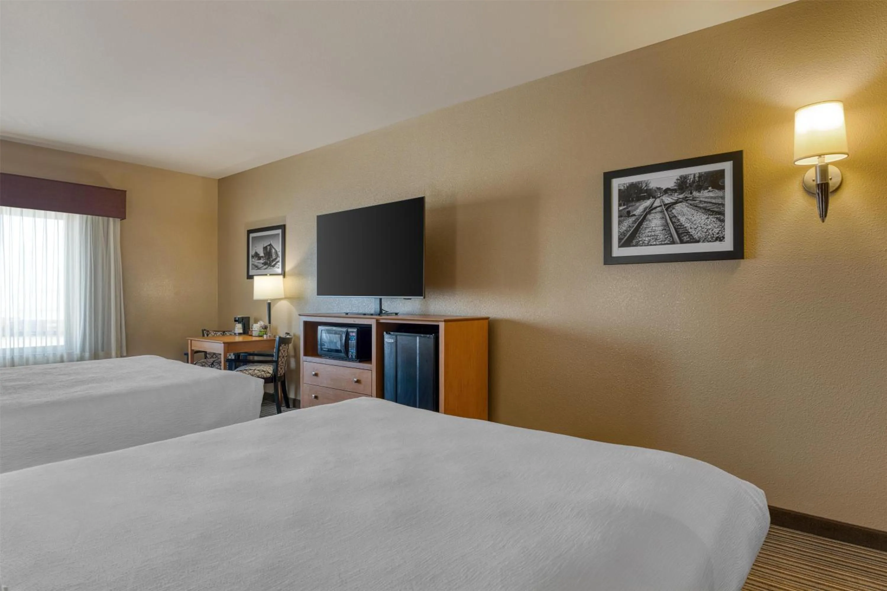 Bedroom, Bed in Best Western Shelby Inn & Suites