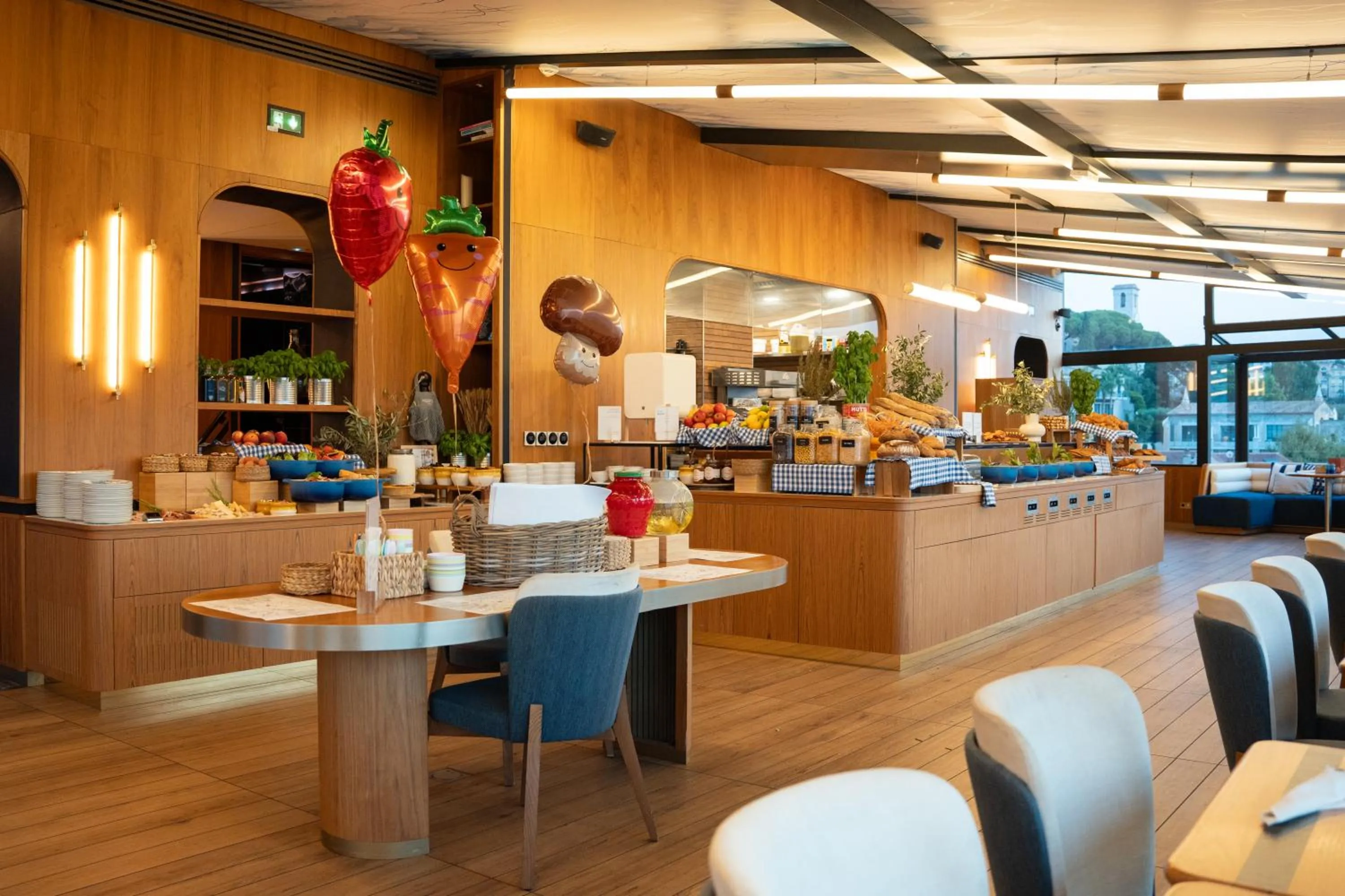 Restaurant/places to eat in Canopy by Hilton Cannes