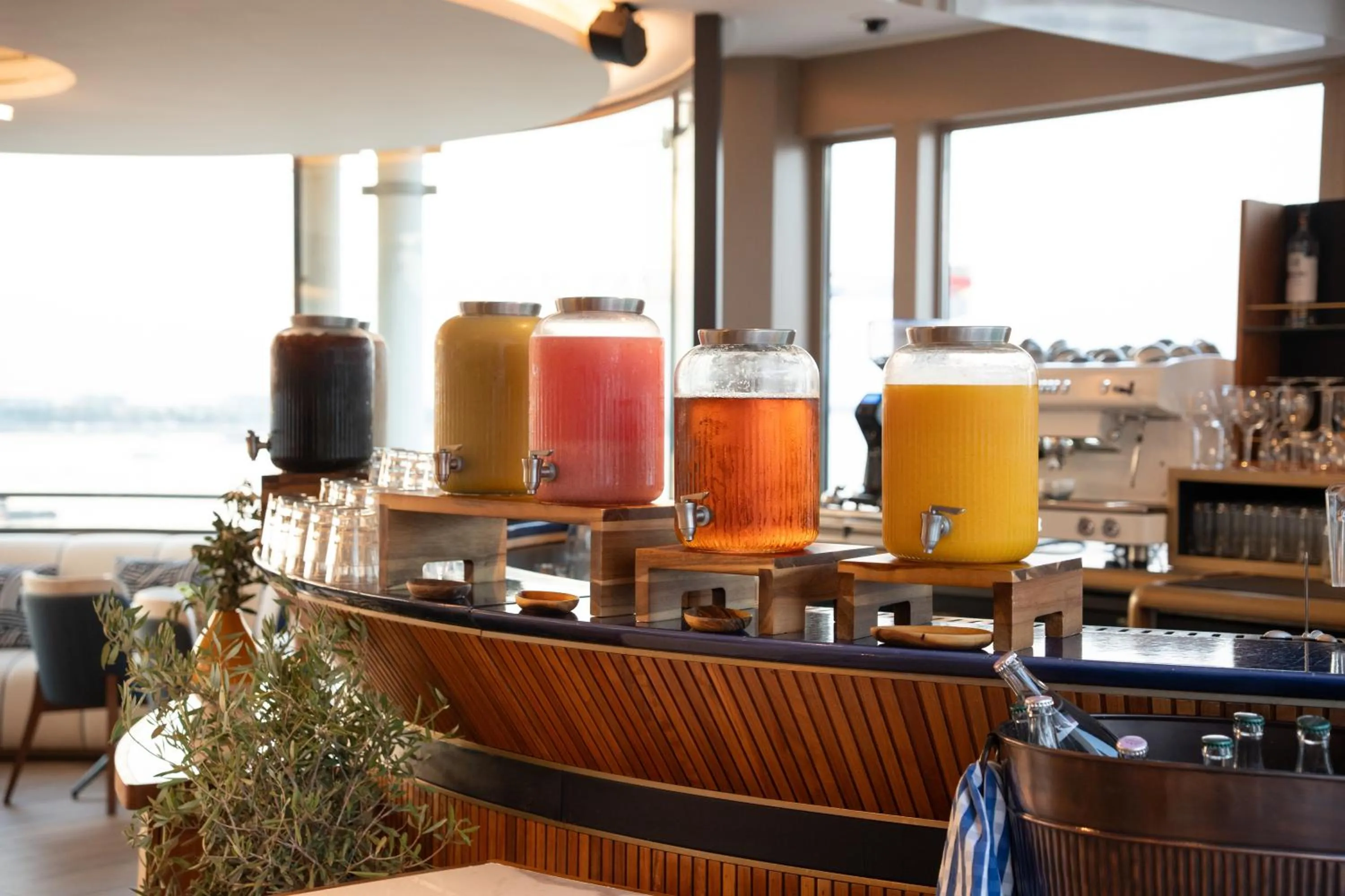 Restaurant/places to eat in Canopy by Hilton Cannes