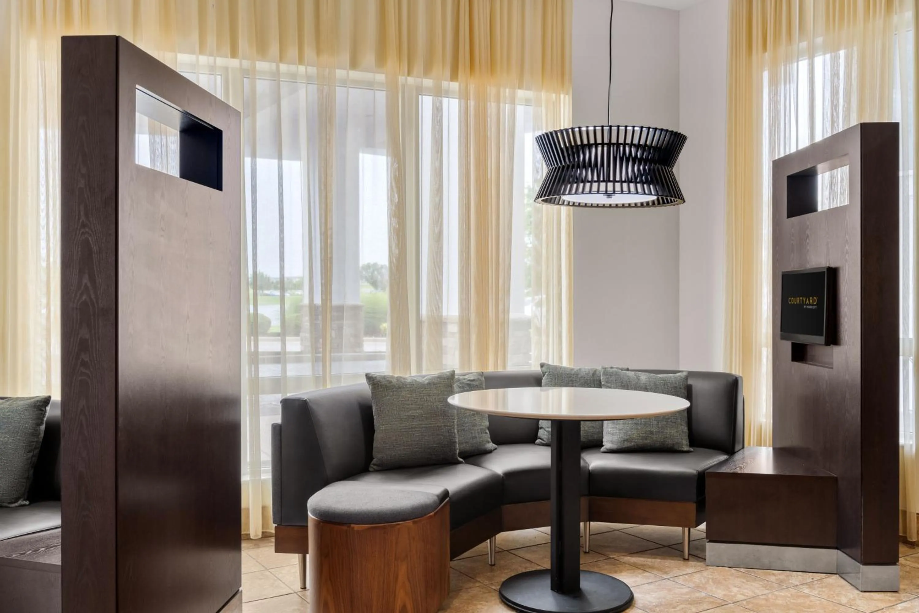 Lobby or reception in Courtyard by Marriott Evansville East