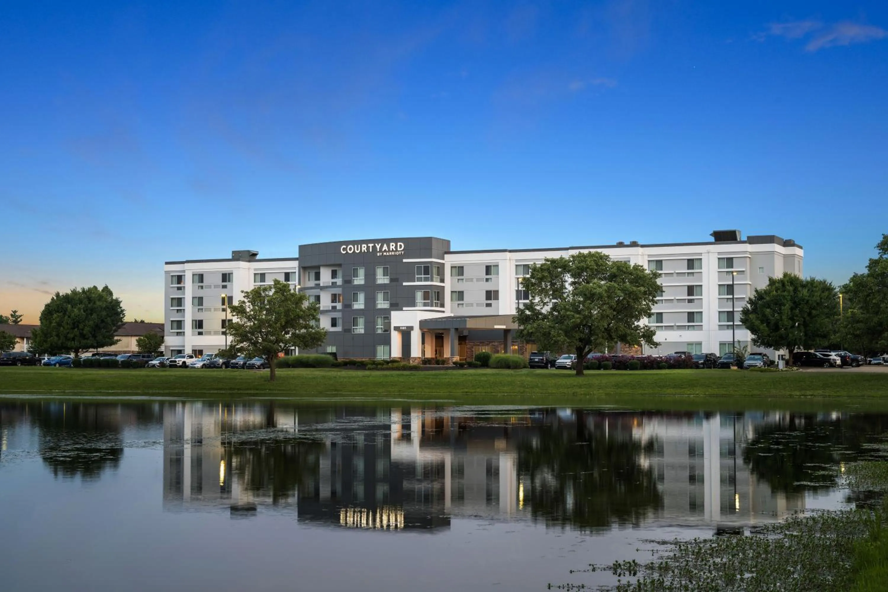 Property building in Courtyard by Marriott Evansville East