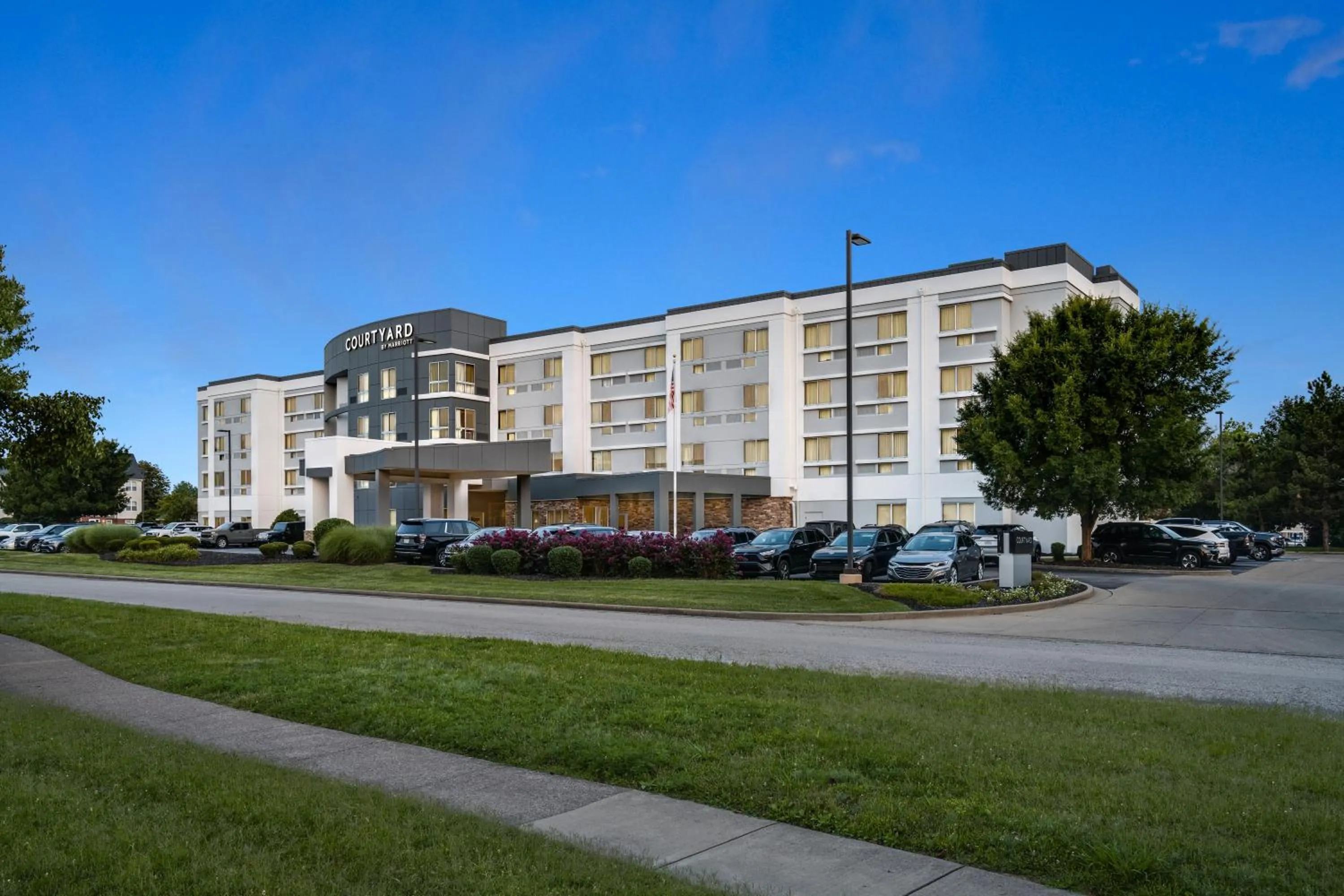 Property building in Courtyard by Marriott Evansville East
