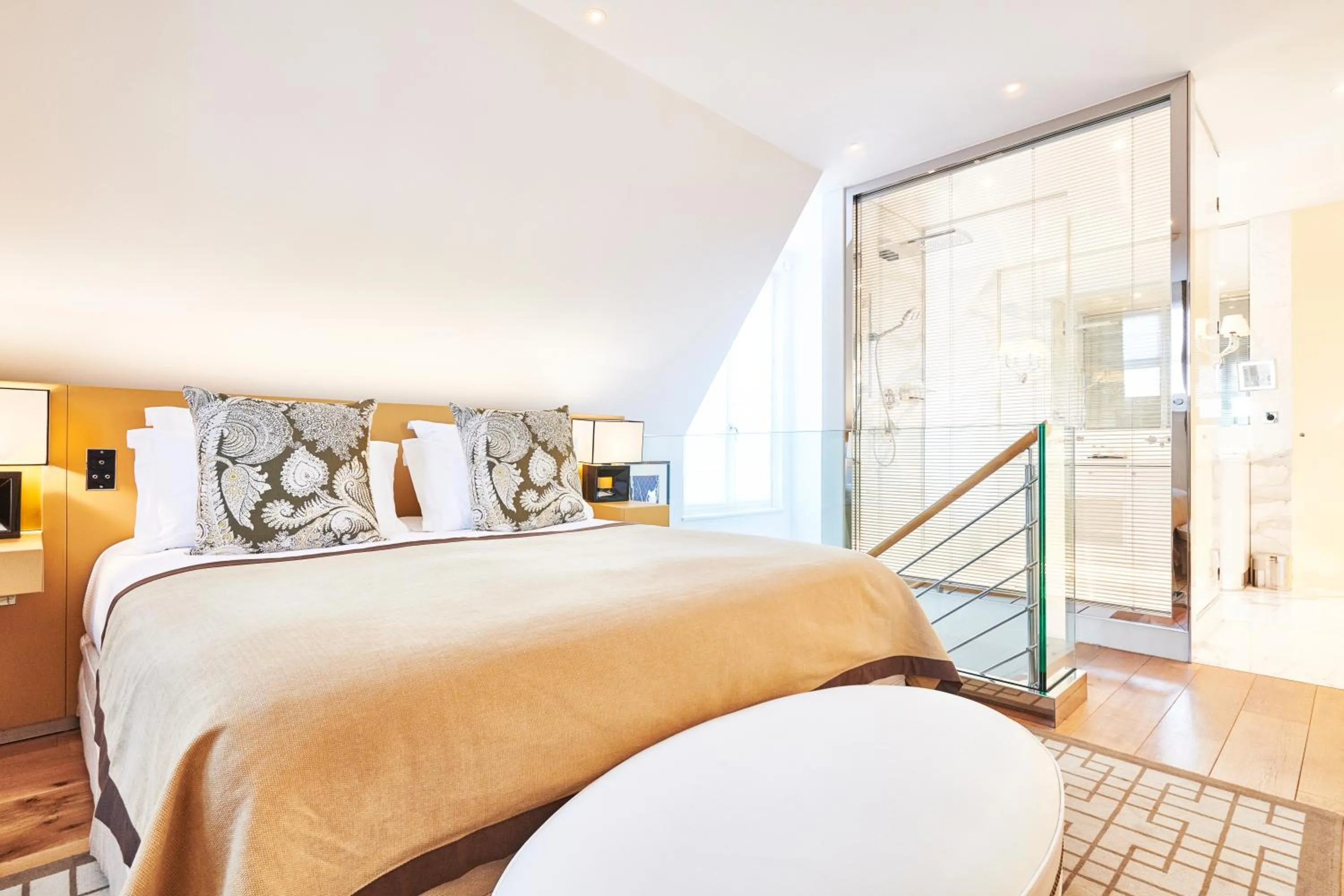 Bedroom, Bed in Grand Hôtel Du Palais Royal