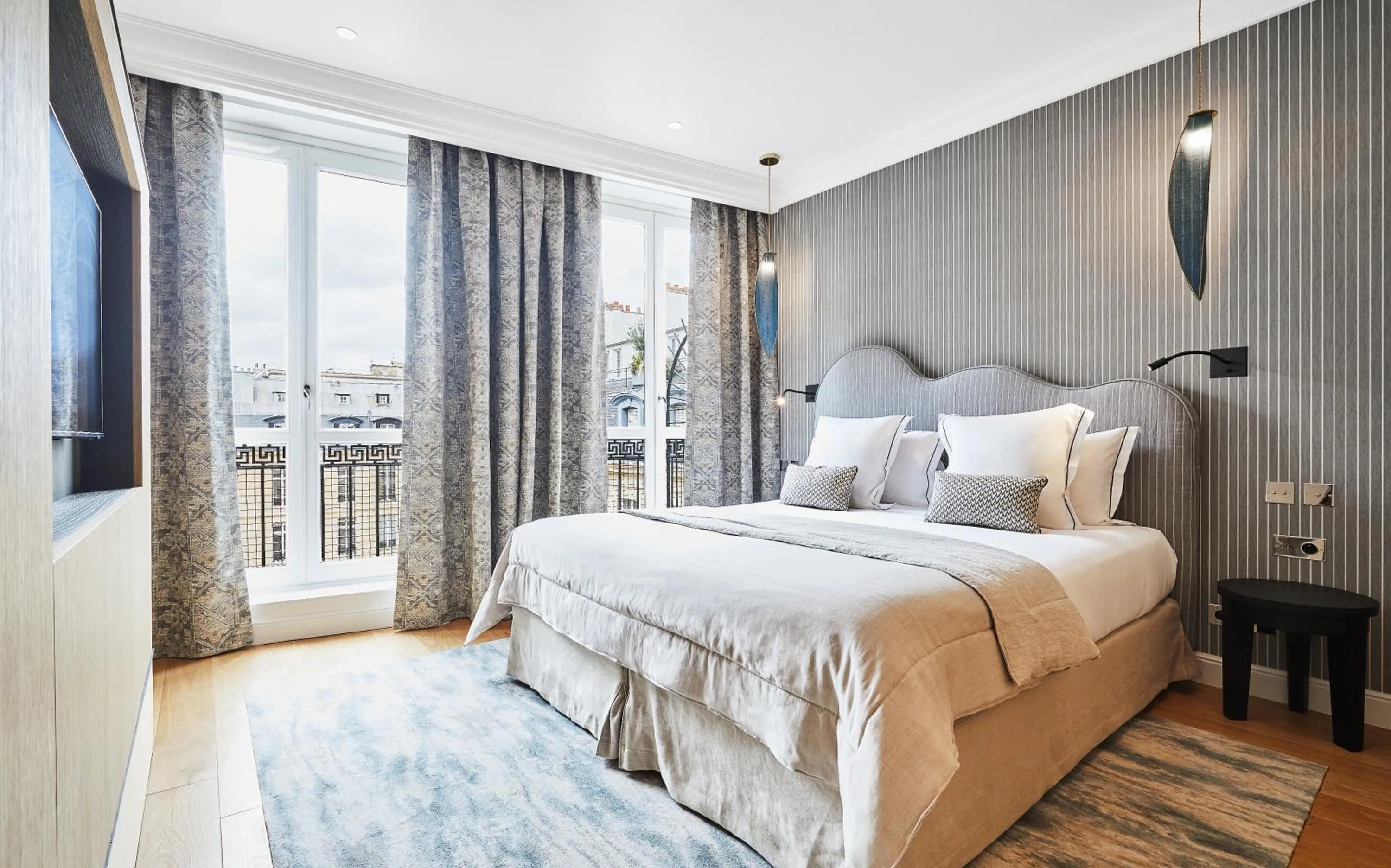 Bedroom, Bed in Grand Hôtel Du Palais Royal