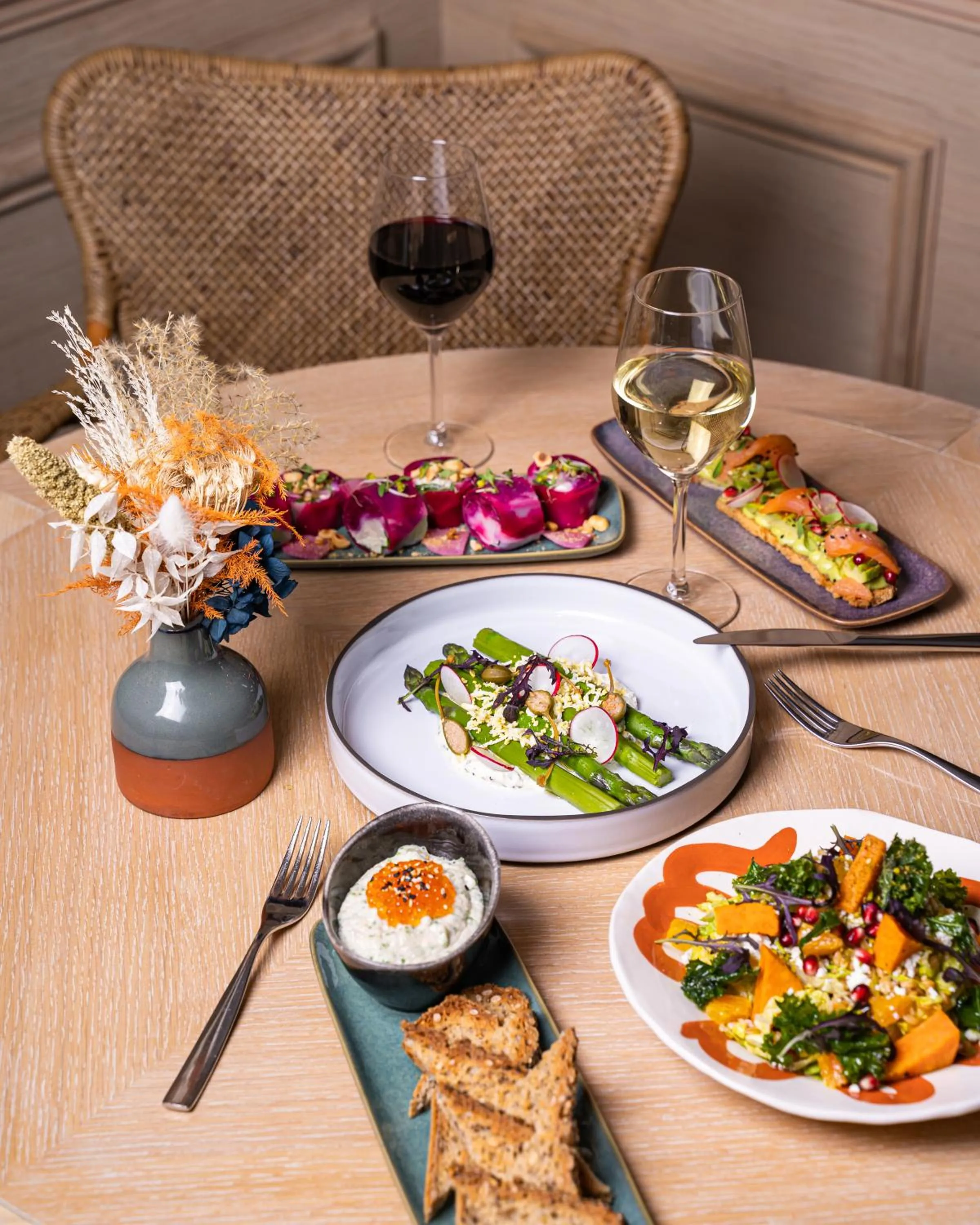 Restaurant/places to eat in Grand Hôtel Du Palais Royal